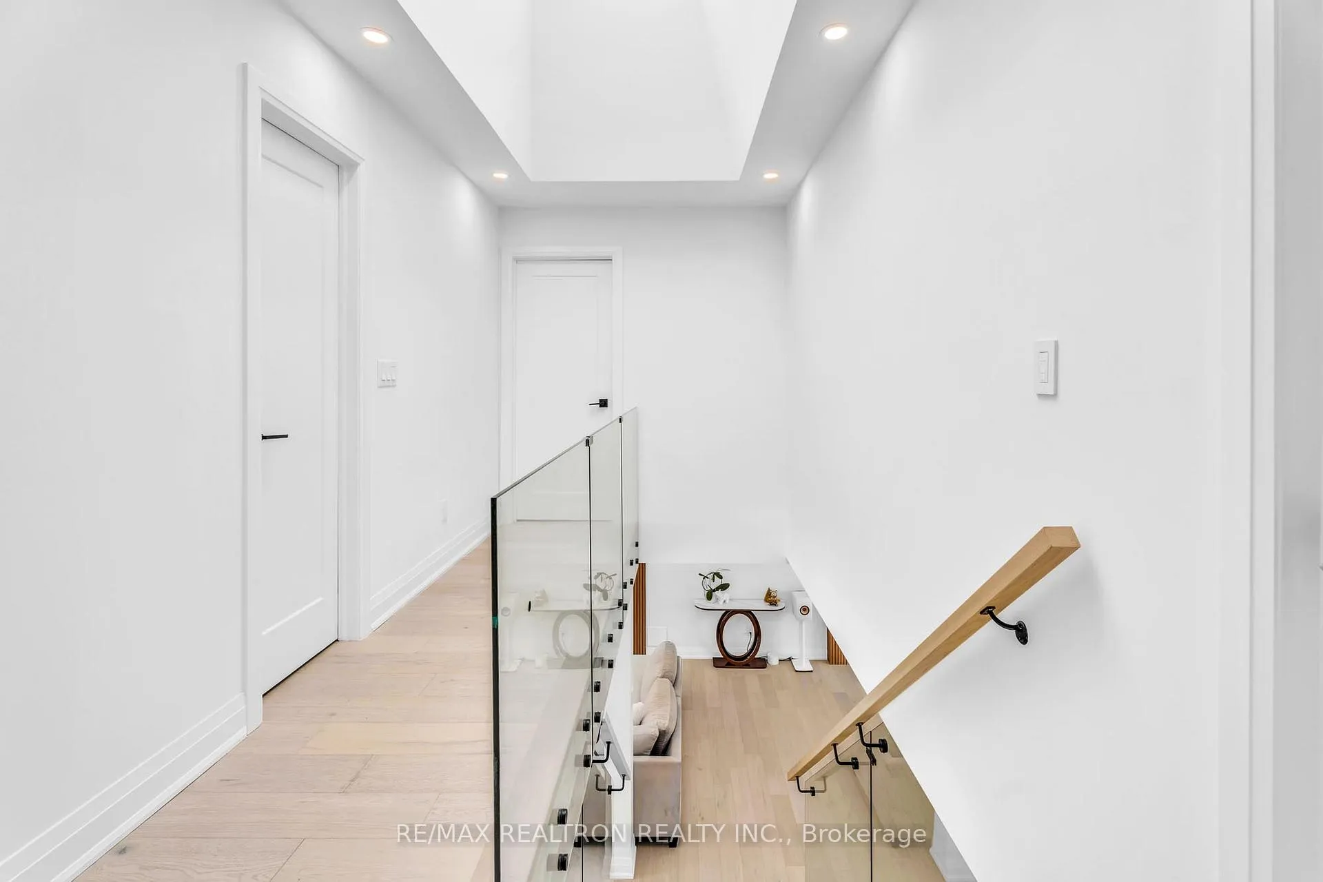 Photo 21 of Unit Upper Floor, 1 Rosegarden Crescent, Richmond Hill, Oak Ridges — HOMEH