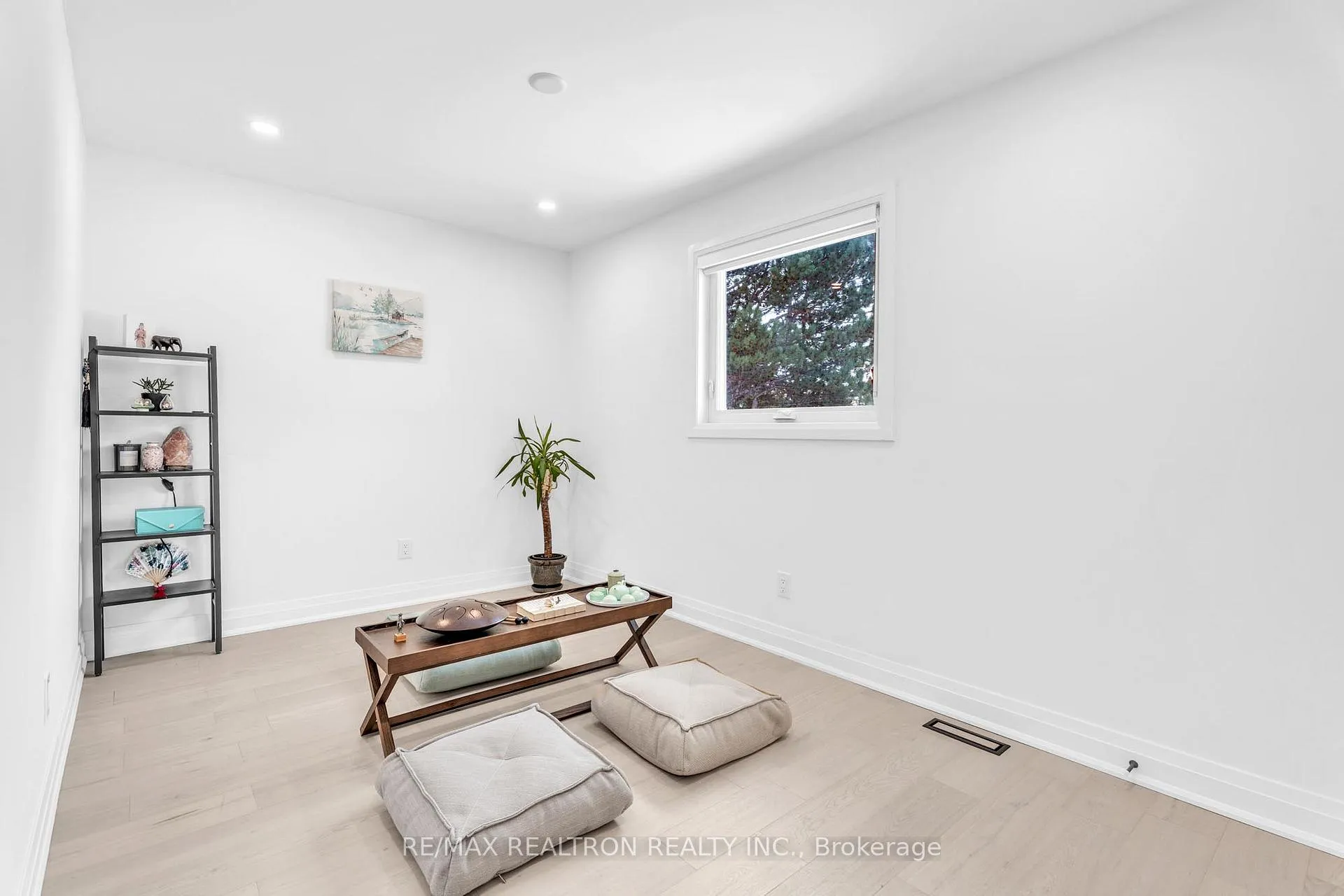 Photo 22 of Unit Upper Floor, 1 Rosegarden Crescent, Richmond Hill, Oak Ridges — HOMEH