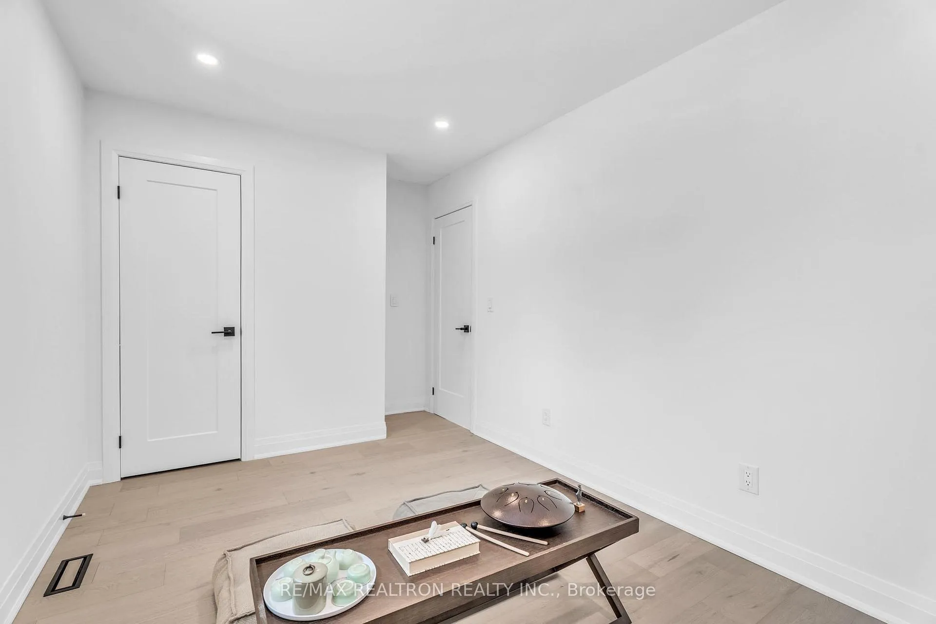 Photo 23 of Unit Upper Floor, 1 Rosegarden Crescent, Richmond Hill, Oak Ridges — HOMEH