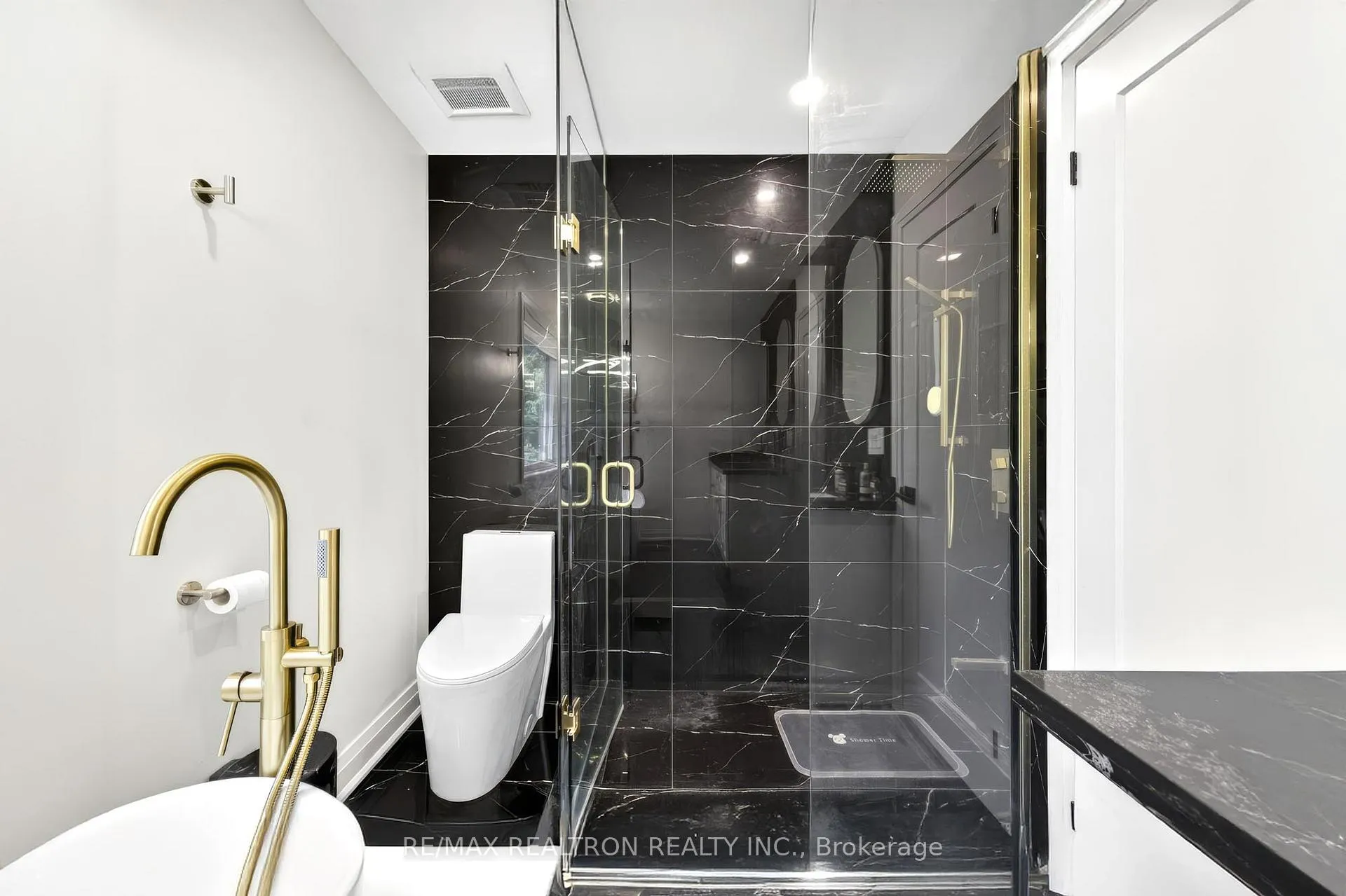 Photo 33 of Unit Upper Floor, 1 Rosegarden Crescent, Richmond Hill, Oak Ridges — HOMEH