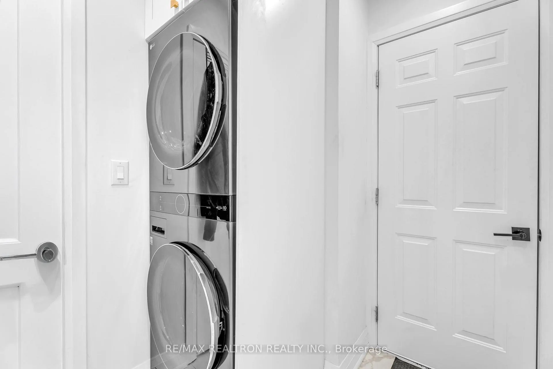 Photo 35 of Unit Upper Floor, 1 Rosegarden Crescent, Richmond Hill, Oak Ridges — HOMEH