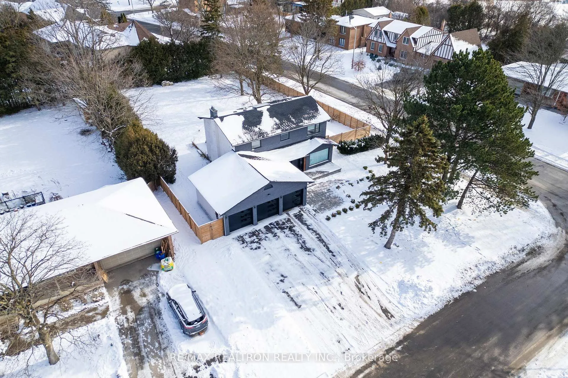 Photo 36 of Unit Upper Floor, 1 Rosegarden Crescent, Richmond Hill, Oak Ridges — HOMEH