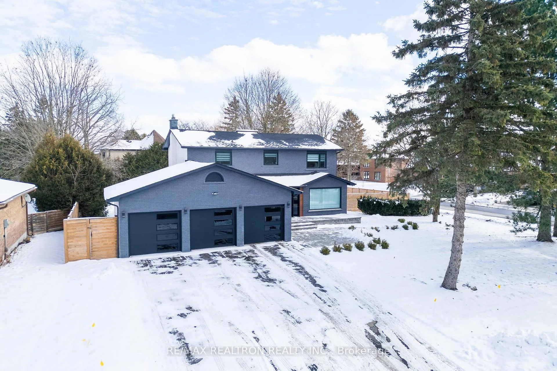 Photo 38 of Unit Upper Floor, 1 Rosegarden Crescent, Richmond Hill, Oak Ridges — HOMEH