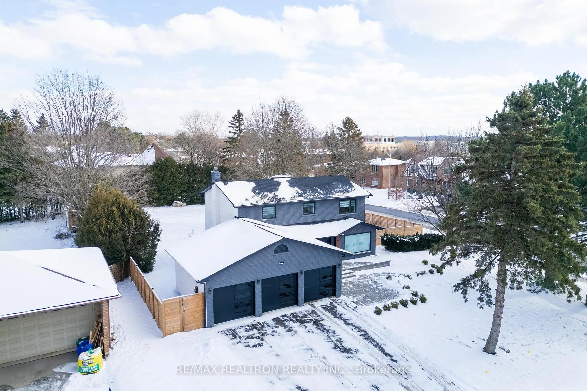 Photo 39 of Unit Upper Floor, 1 Rosegarden Crescent, Richmond Hill, Oak Ridges — HOMEH