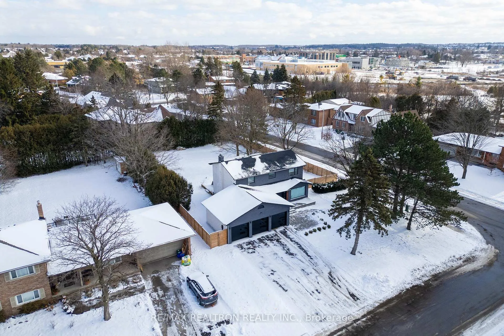 Photo 40 of Unit Upper Floor, 1 Rosegarden Crescent, Richmond Hill, Oak Ridges — HOMEH