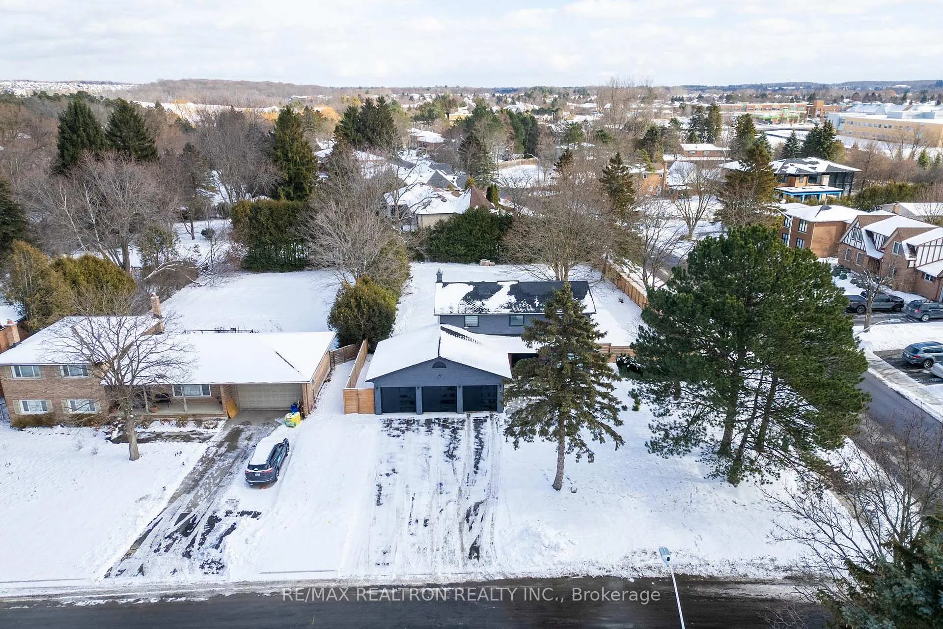 Photo 41 of Unit Upper Floor, 1 Rosegarden Crescent, Richmond Hill, Oak Ridges — HOMEH