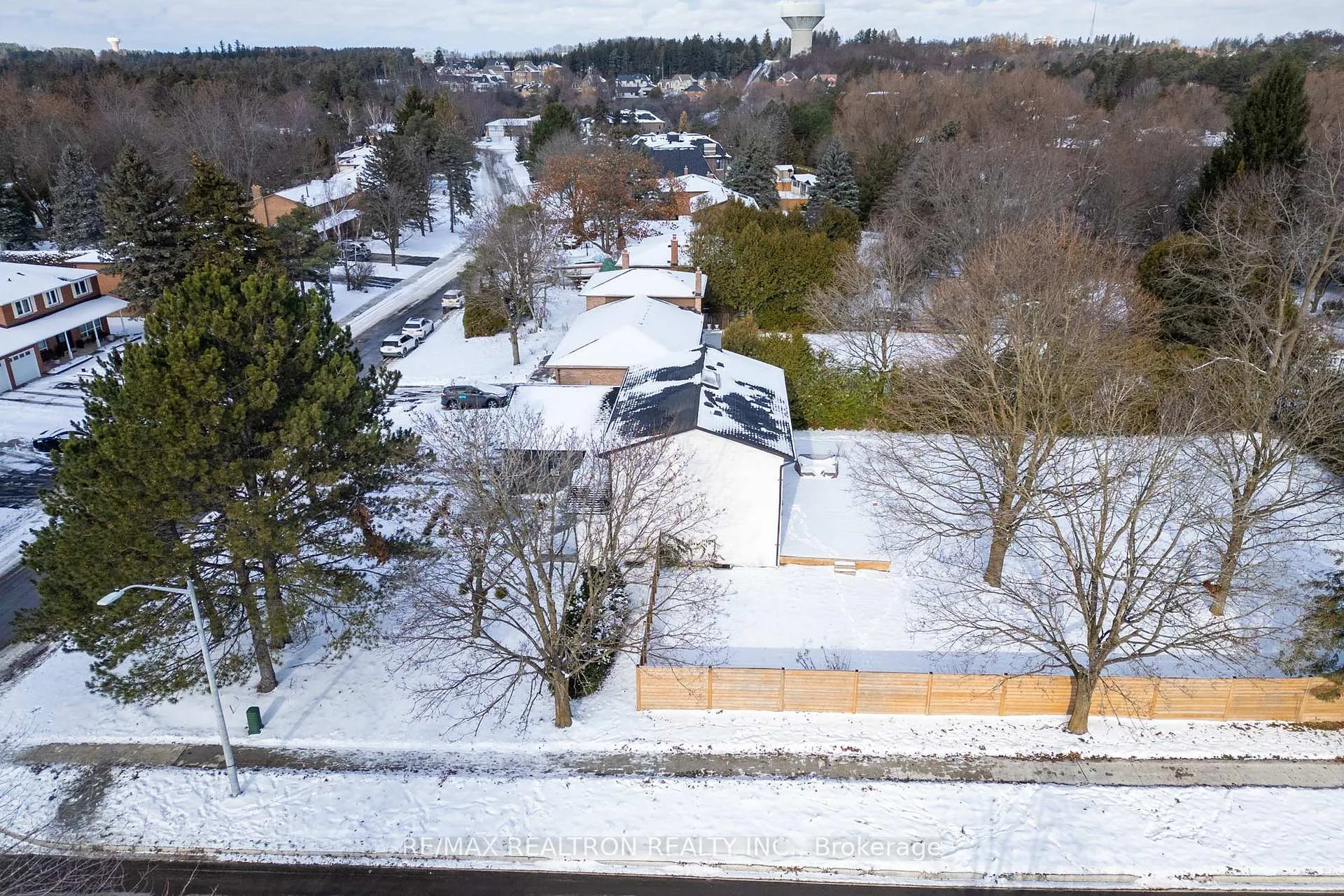 Photo 42 of Unit Upper Floor, 1 Rosegarden Crescent, Richmond Hill, Oak Ridges — HOMEH