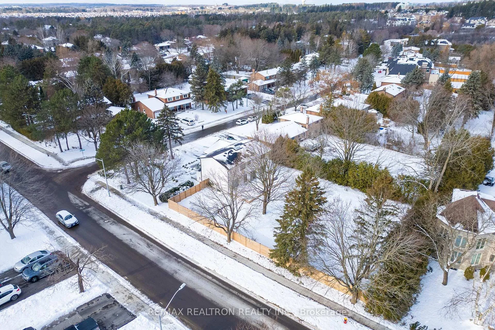 Photo 43 of Unit Upper Floor, 1 Rosegarden Crescent, Richmond Hill, Oak Ridges — HOMEH
