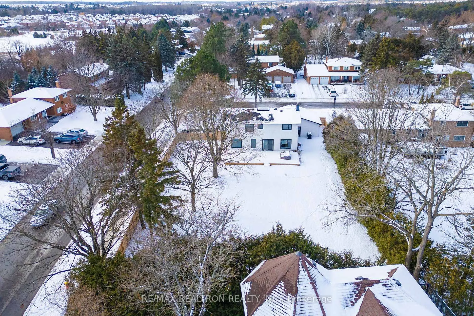Photo 44 of Unit Upper Floor, 1 Rosegarden Crescent, Richmond Hill, Oak Ridges — HOMEH