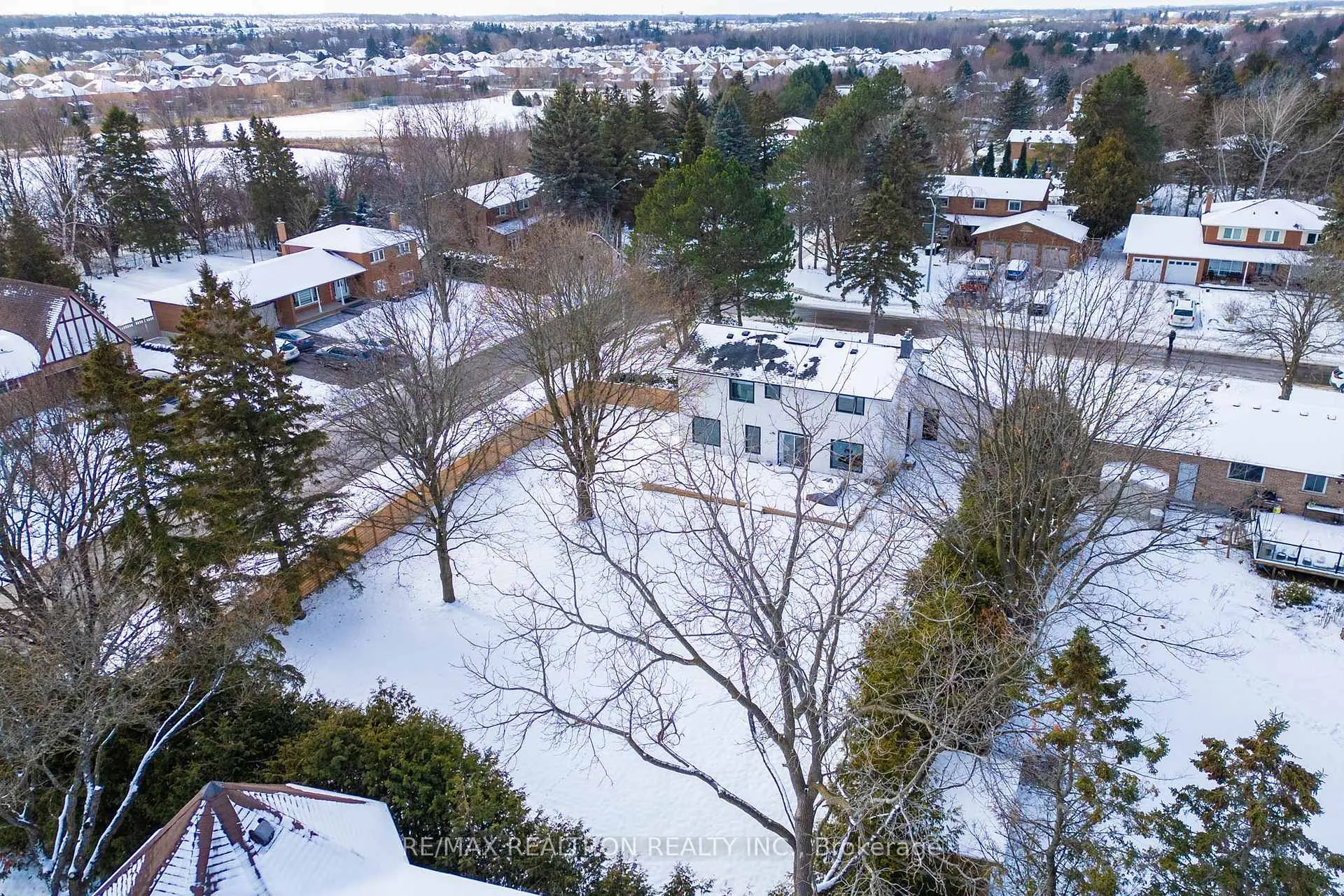 Photo 45 of Unit Upper Floor, 1 Rosegarden Crescent, Richmond Hill, Oak Ridges — HOMEH