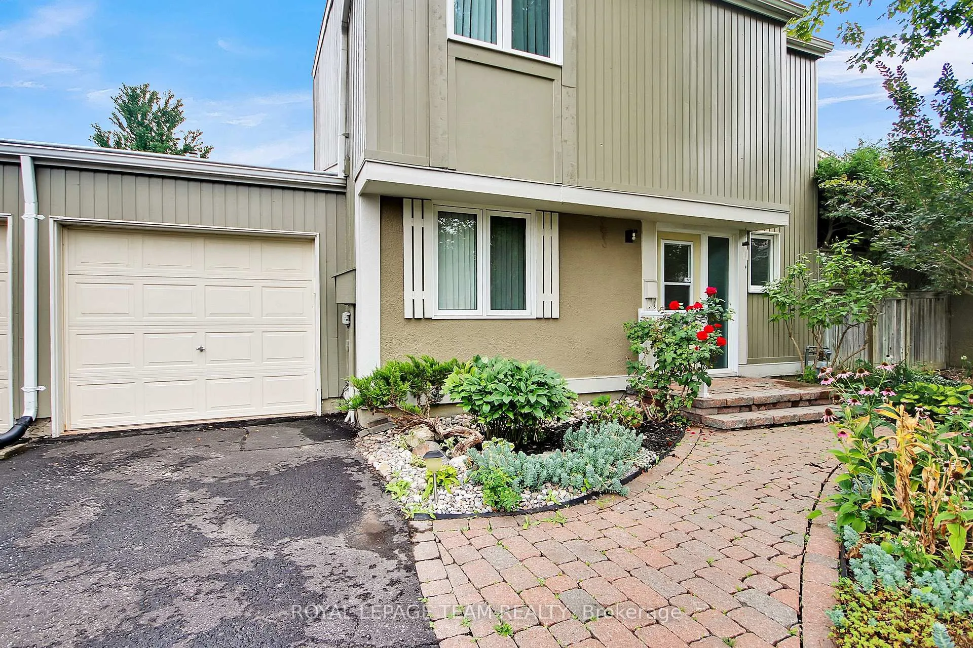 Photo 2 of 26 Jackson Court, Ottawa, Kanata - Beaverbrook — HOMEH