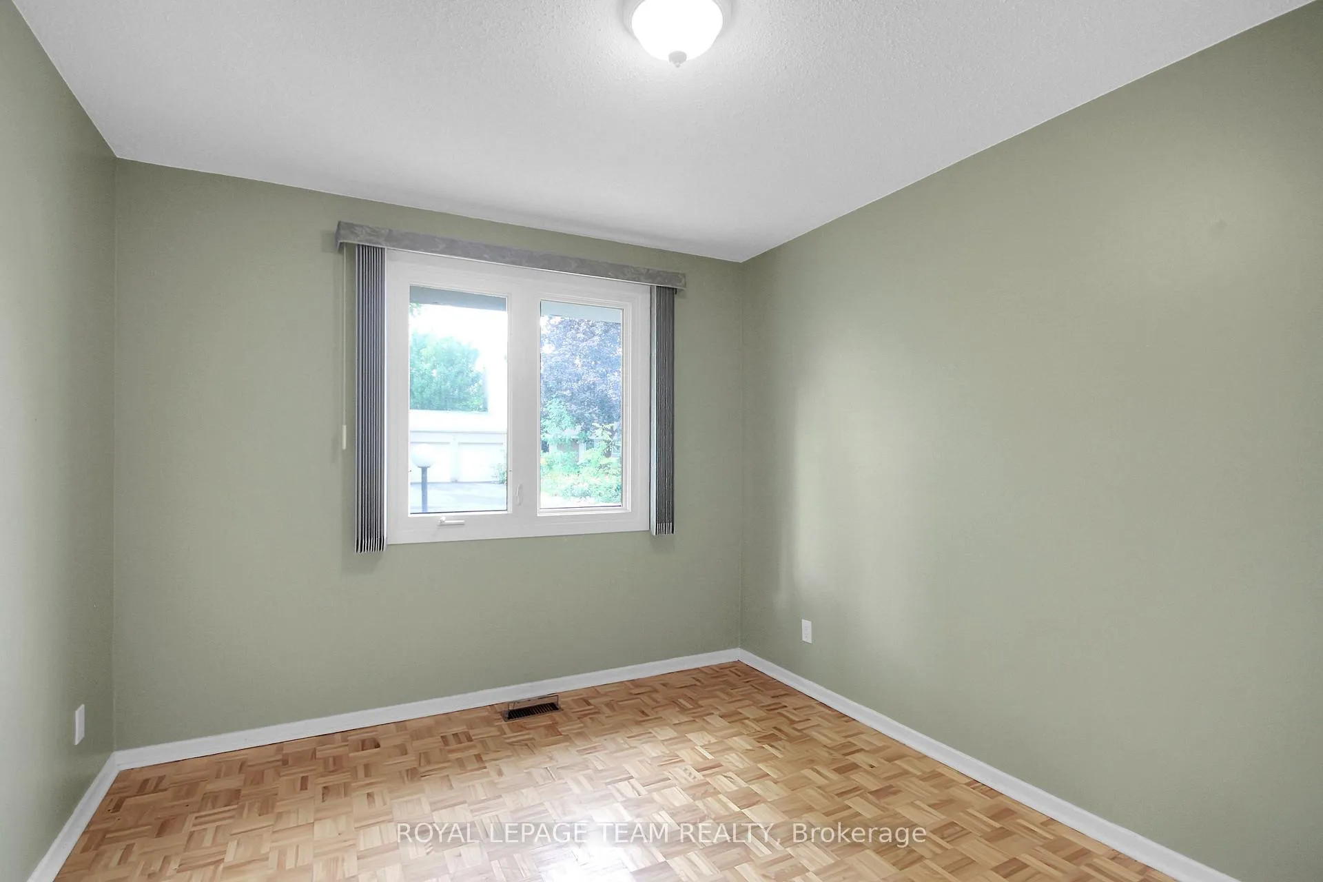 Photo 5 of 26 Jackson Court, Ottawa, Kanata - Beaverbrook — HOMEH