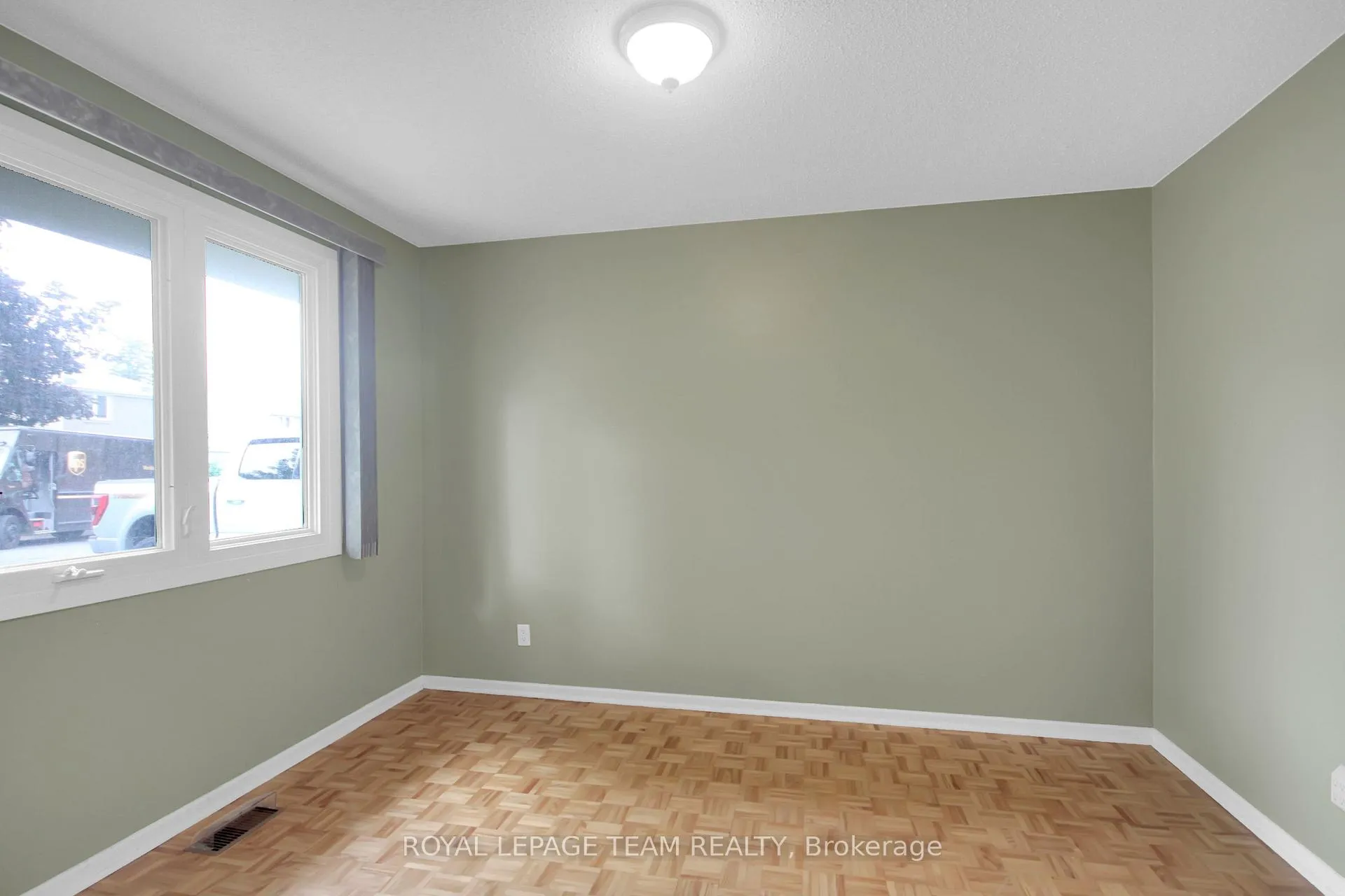 Photo 7 of 26 Jackson Court, Ottawa, Kanata - Beaverbrook — HOMEH