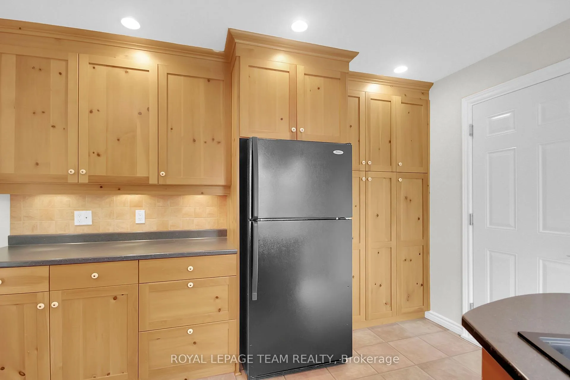 Photo 10 of 26 Jackson Court, Ottawa, Kanata - Beaverbrook — HOMEH