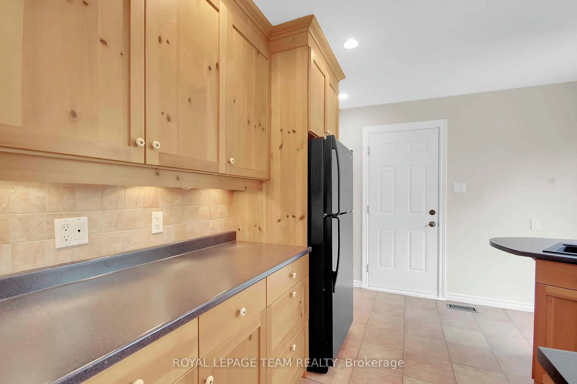 Photo 11 of 26 Jackson Court, Ottawa, Kanata - Beaverbrook — HOMEH