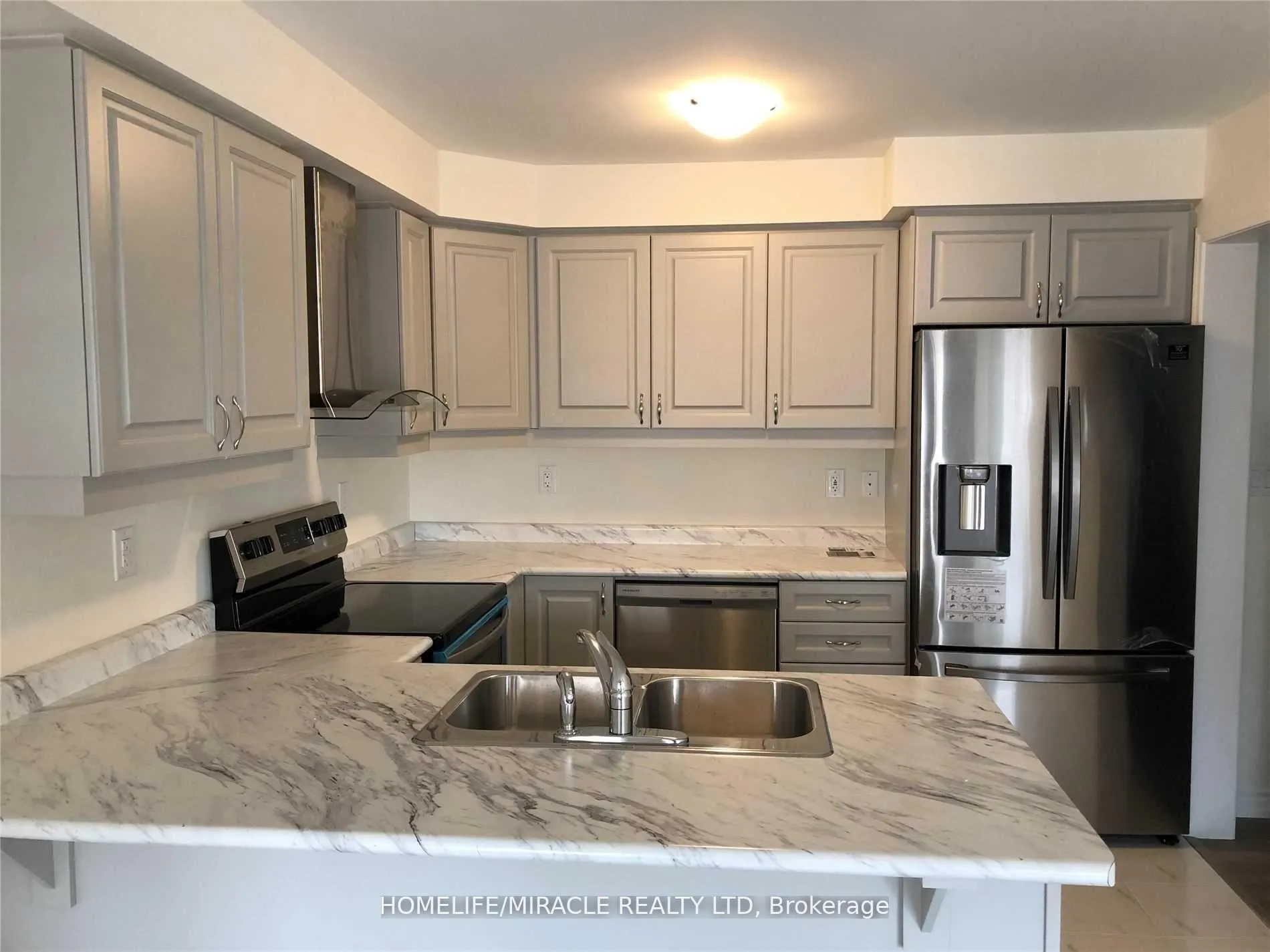 Photo 2 of 33 Bluegill Crescent, Whitby, Lynde Creek — HOMEH