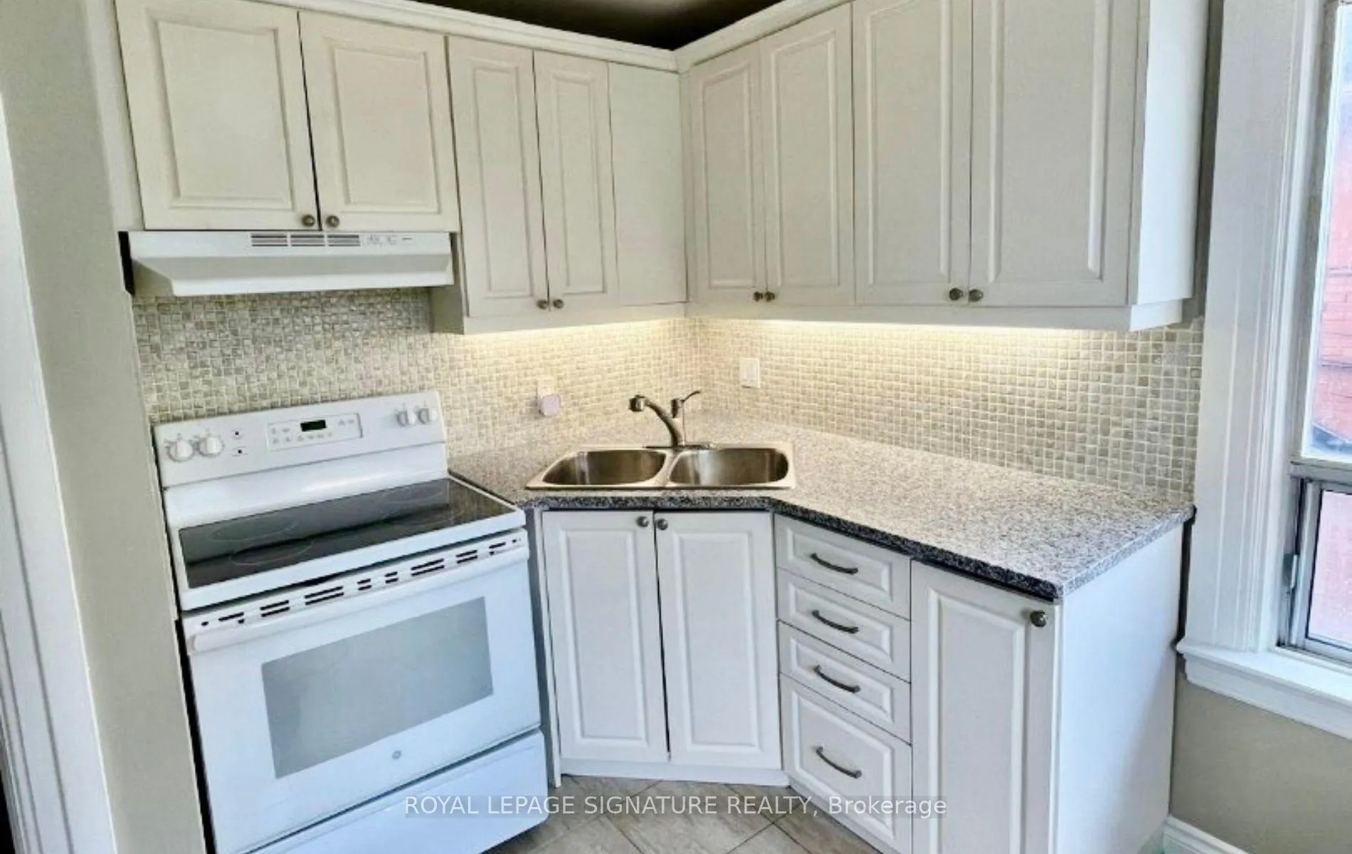 Photo 7 of Unit 2, 156 Elgin Street E, Oshawa, O'Neill — HOMEH