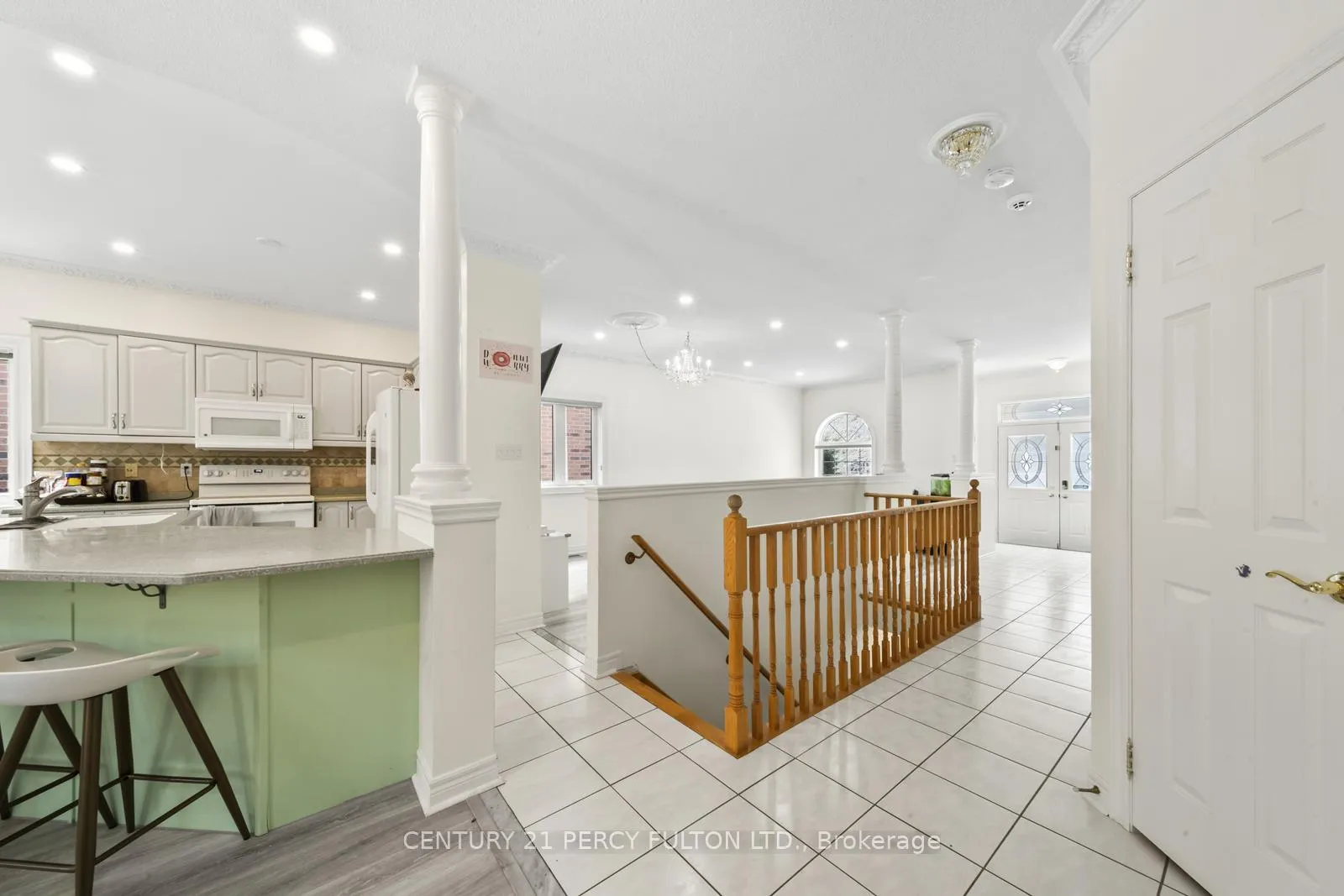 Photo 15 of Unit Upper, 121 Whitburn Street, Whitby, Williamsburg — HOMEH