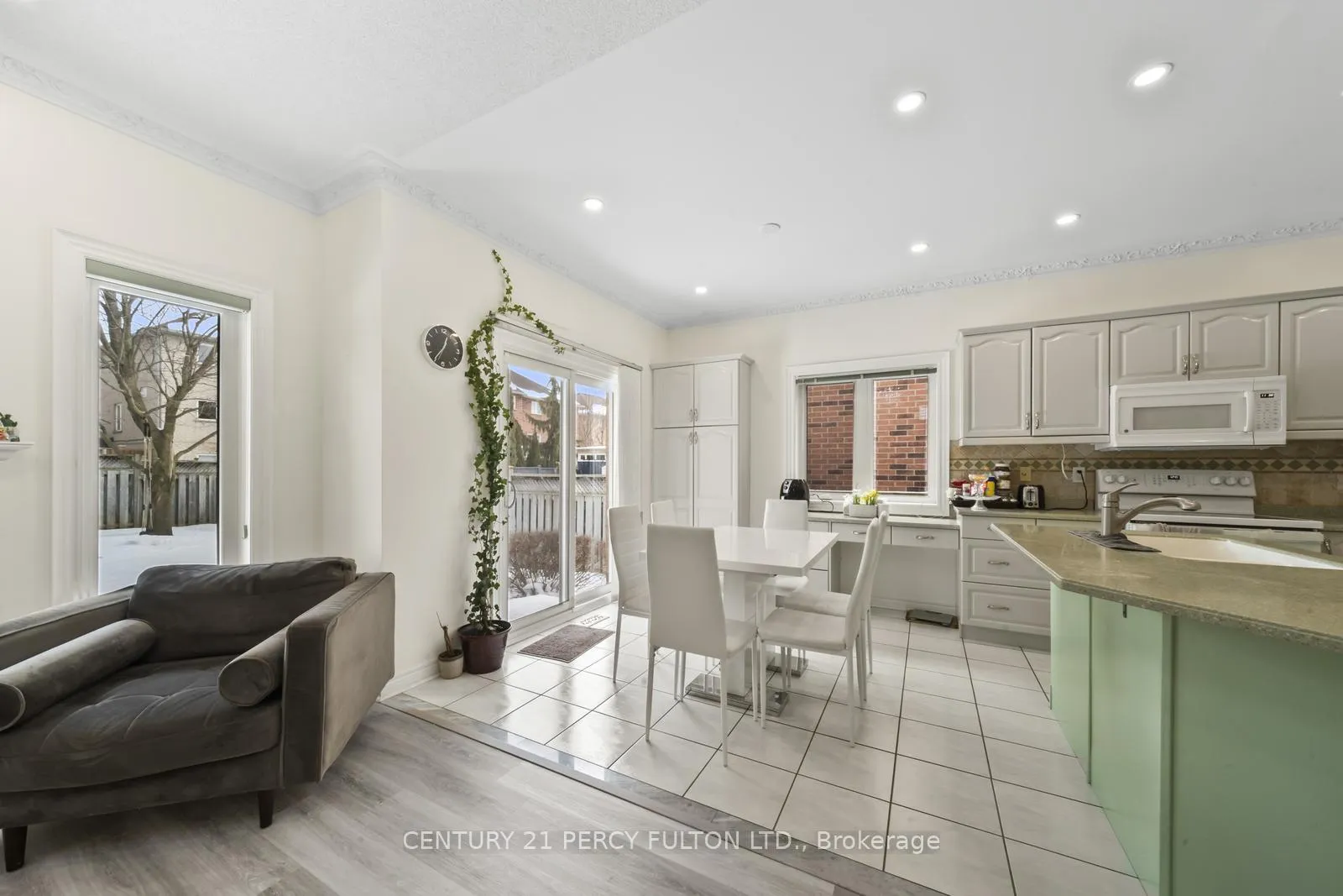 Photo 21 of Unit Upper, 121 Whitburn Street, Whitby, Williamsburg — HOMEH