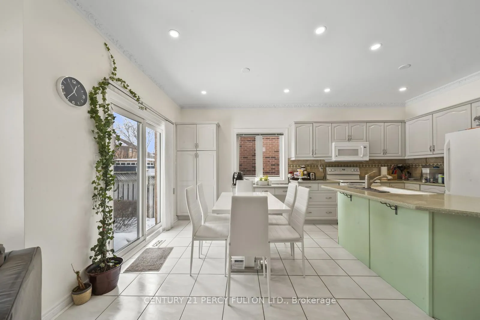Photo 23 of Unit Upper, 121 Whitburn Street, Whitby, Williamsburg — HOMEH