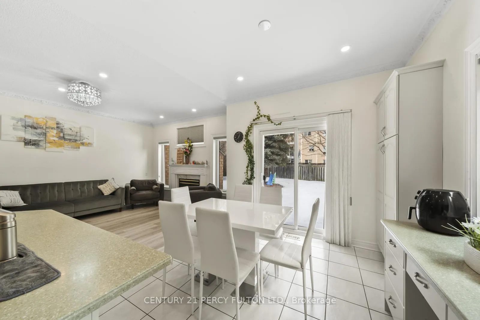 Photo 24 of Unit Upper, 121 Whitburn Street, Whitby, Williamsburg — HOMEH