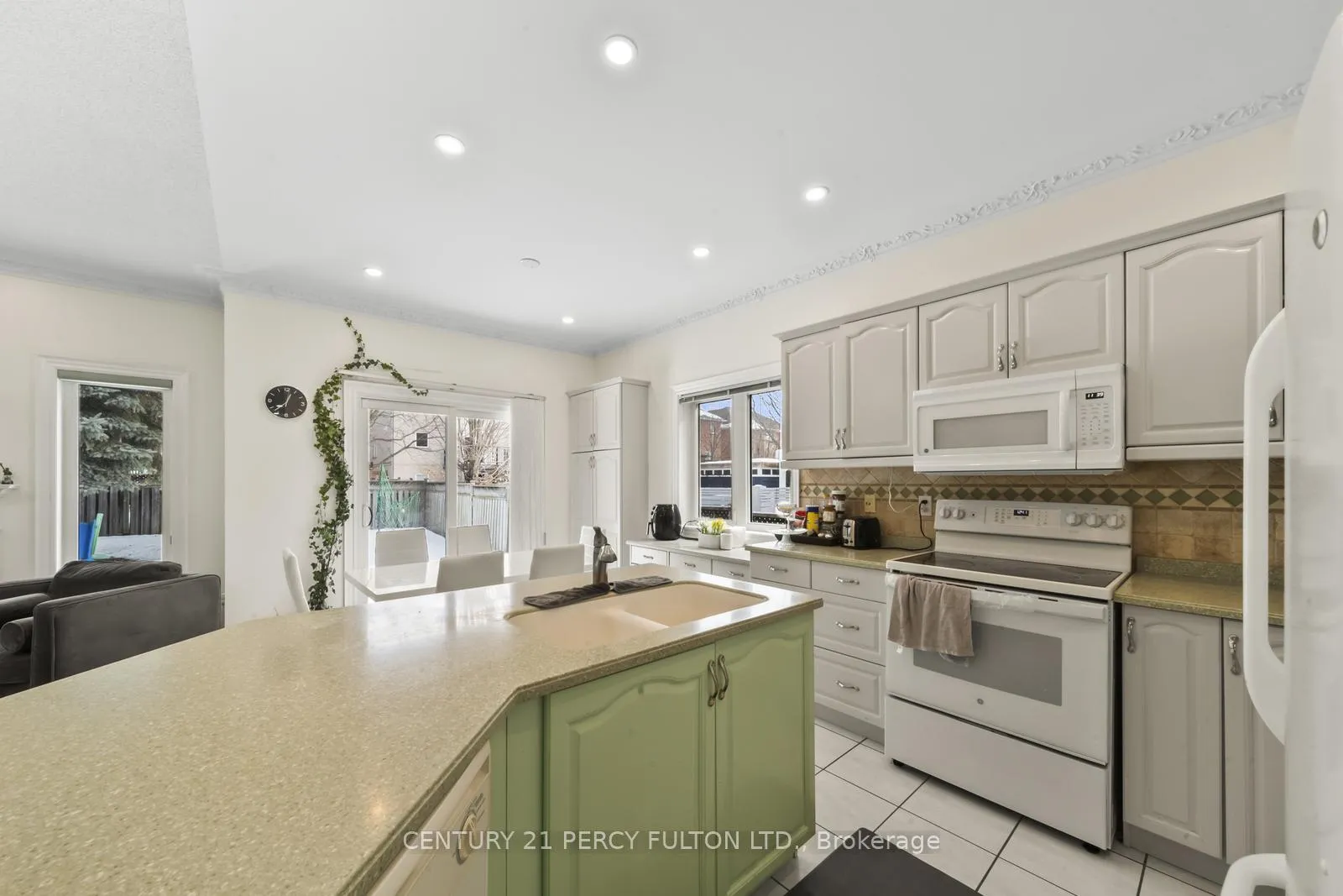 Photo 26 of Unit Upper, 121 Whitburn Street, Whitby, Williamsburg — HOMEH