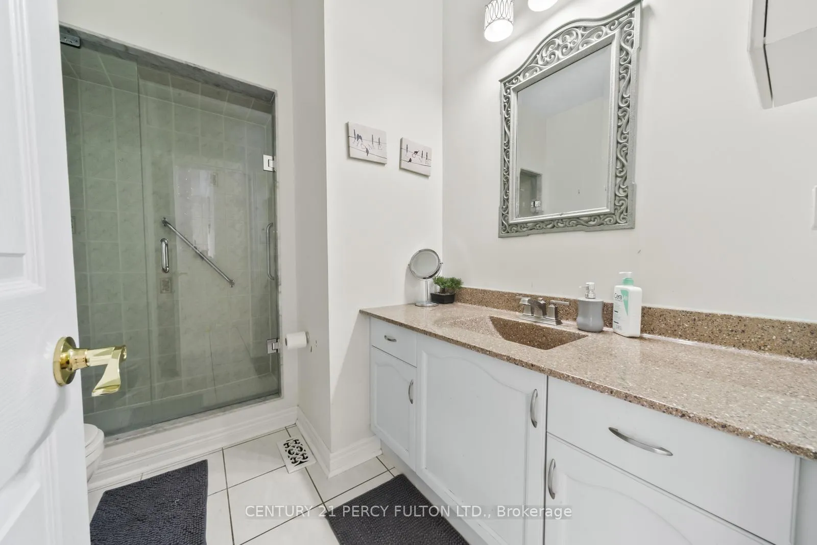 Photo 35 of Unit Upper, 121 Whitburn Street, Whitby, Williamsburg — HOMEH