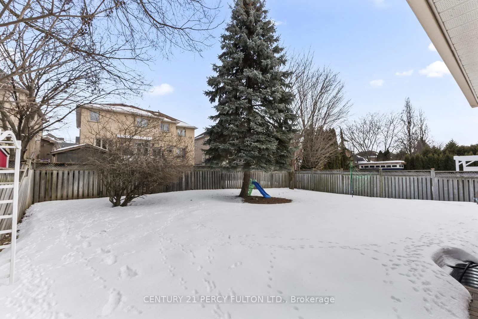 Photo 38 of Unit Upper, 121 Whitburn Street, Whitby, Williamsburg — HOMEH