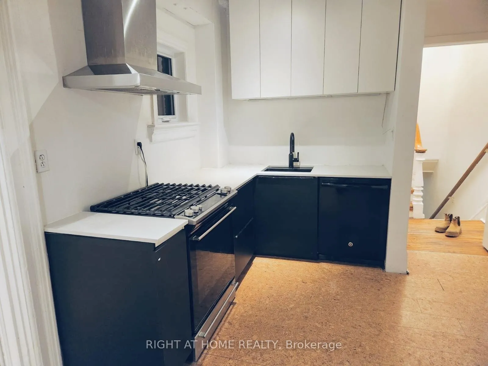 Photo 2 of Unit 2nd Floor, 10 Borden Street, Toronto, University — HOMEH