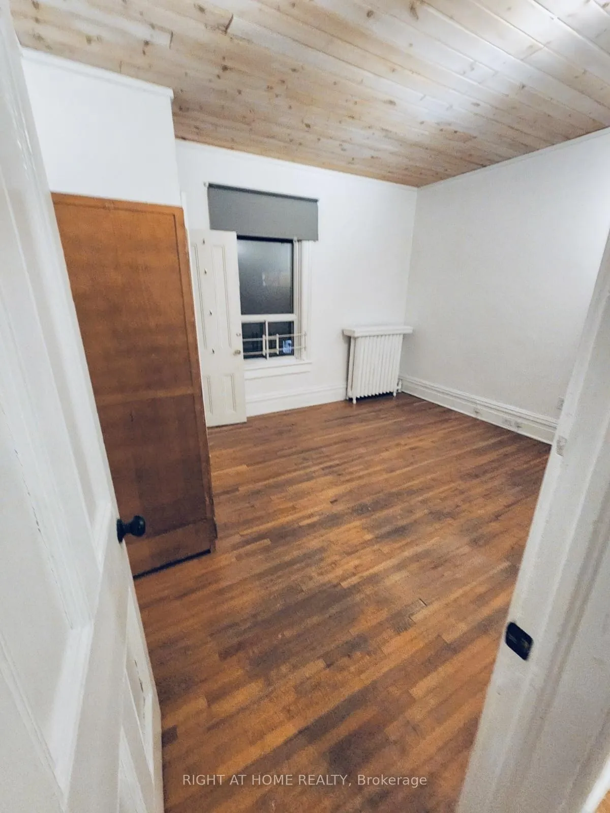Photo 3 of Unit 2nd Floor, 10 Borden Street, Toronto, University — HOMEH