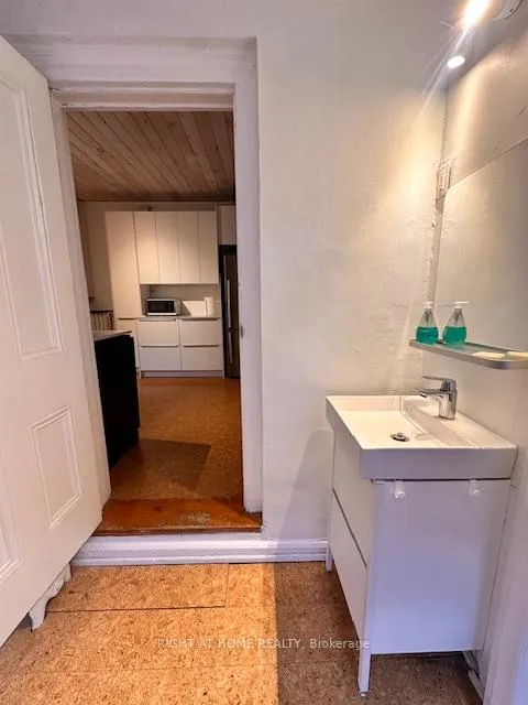Photo 7 of Unit 2nd Floor, 10 Borden Street, Toronto, University — HOMEH