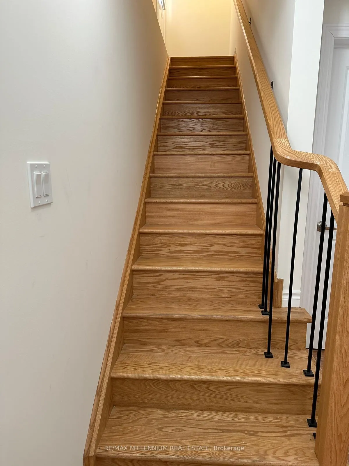 Photo 4 of 60 Bannister Road, Barrie, Rural Barrie Southeast — HOMEH