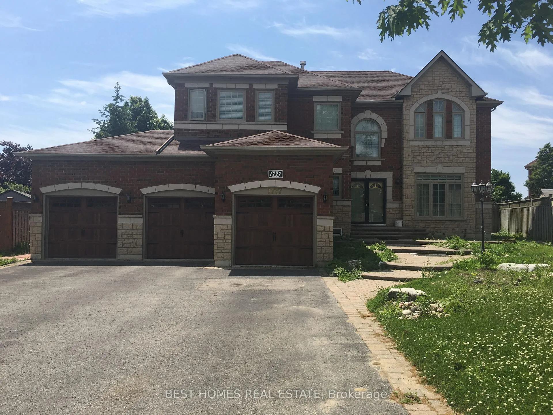 Front of 1727 Hadrian Crt N