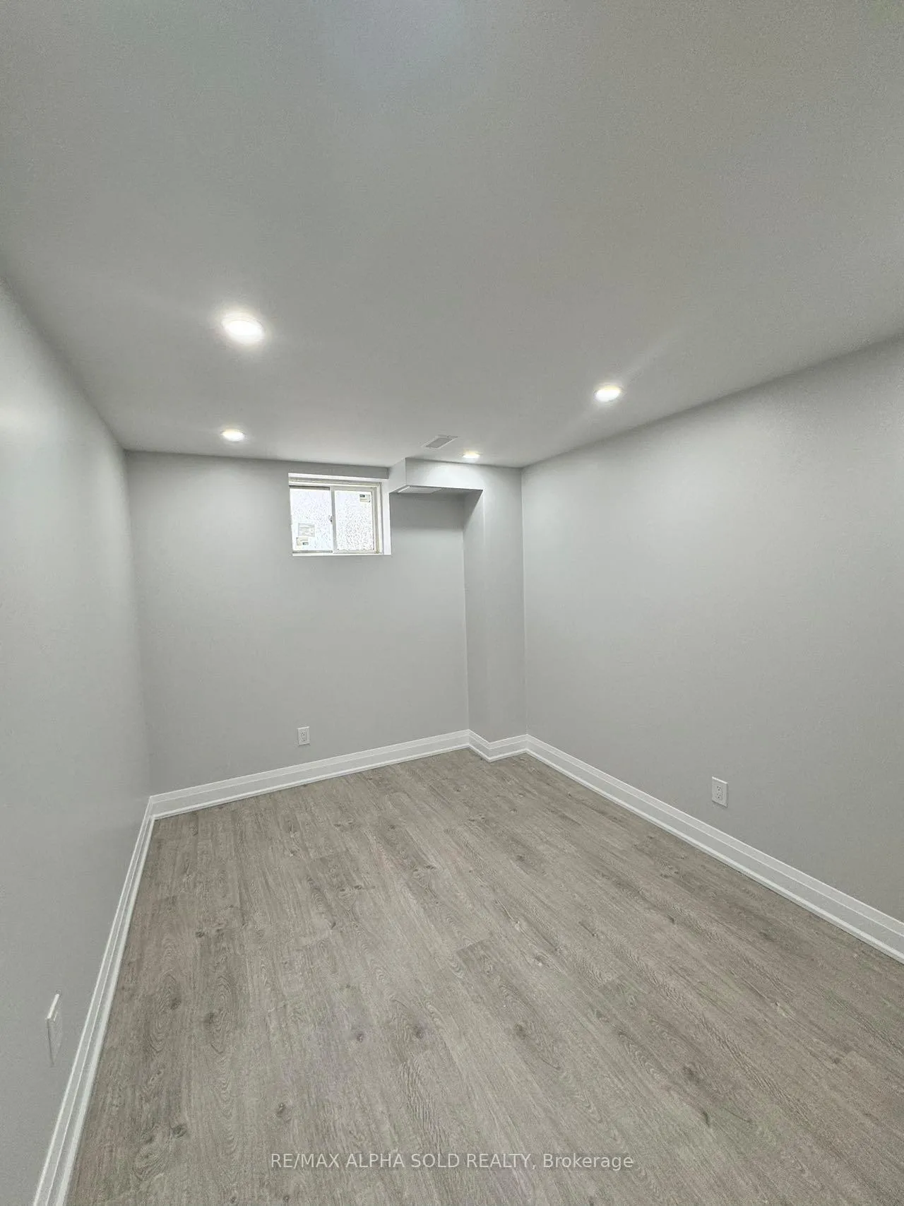 Photo 7 of Unit Bsmt, 26 Deer Ridge Crescent, Whitby, Rural Whitby — HOMEH