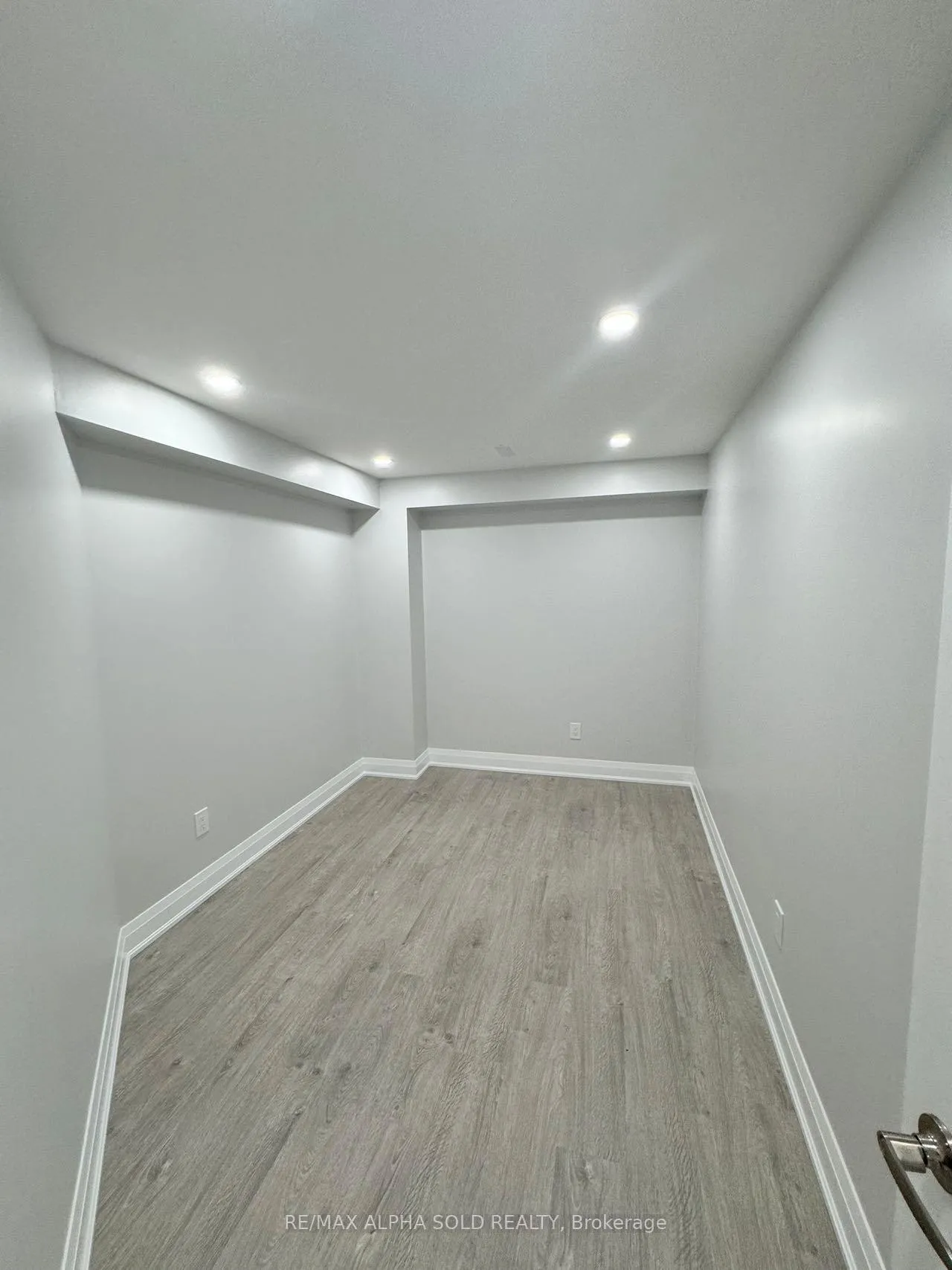 Photo 8 of Unit Bsmt, 26 Deer Ridge Crescent, Whitby, Rural Whitby — HOMEH