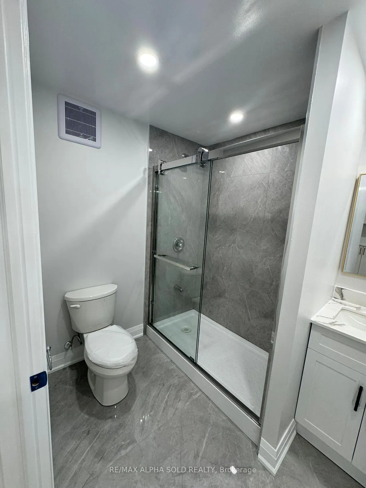 Photo 10 of Unit Bsmt, 26 Deer Ridge Crescent, Whitby, Rural Whitby — HOMEH