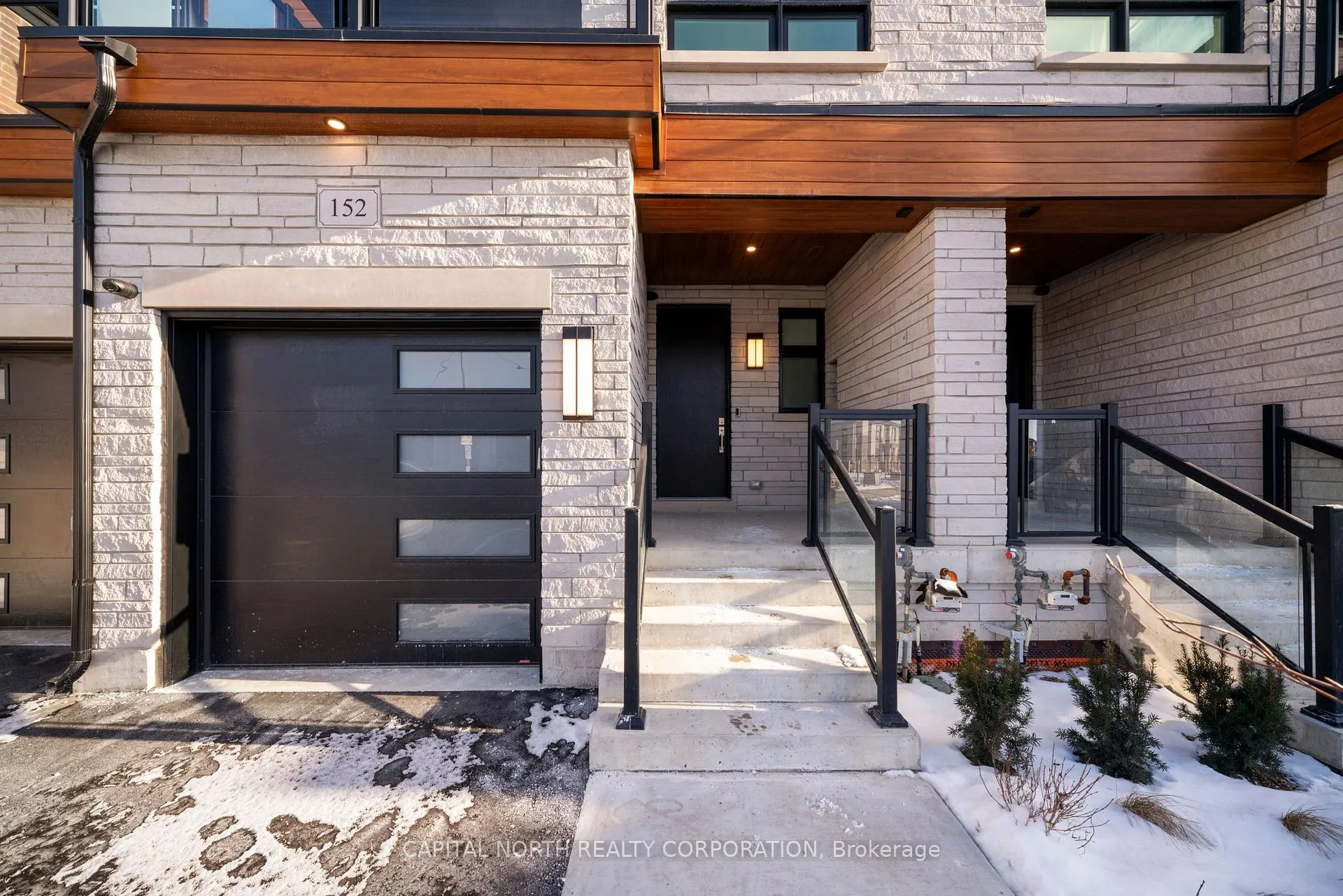 Photo 2 of 152 Adario Crescent, Vaughan, Vellore Village — HOMEH