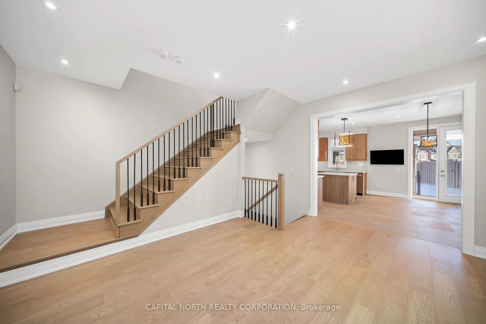 Photo 5 of 152 Adario Crescent, Vaughan, Vellore Village — HOMEH