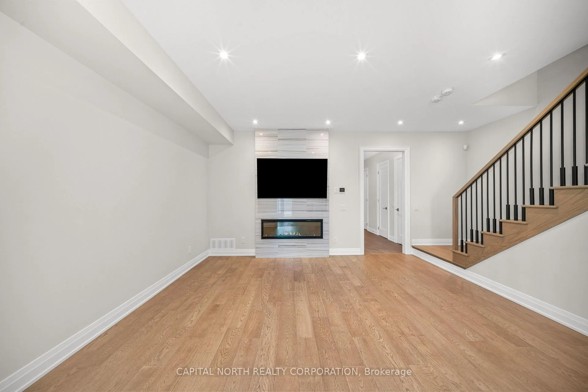 Photo 7 of 152 Adario Crescent, Vaughan, Vellore Village — HOMEH