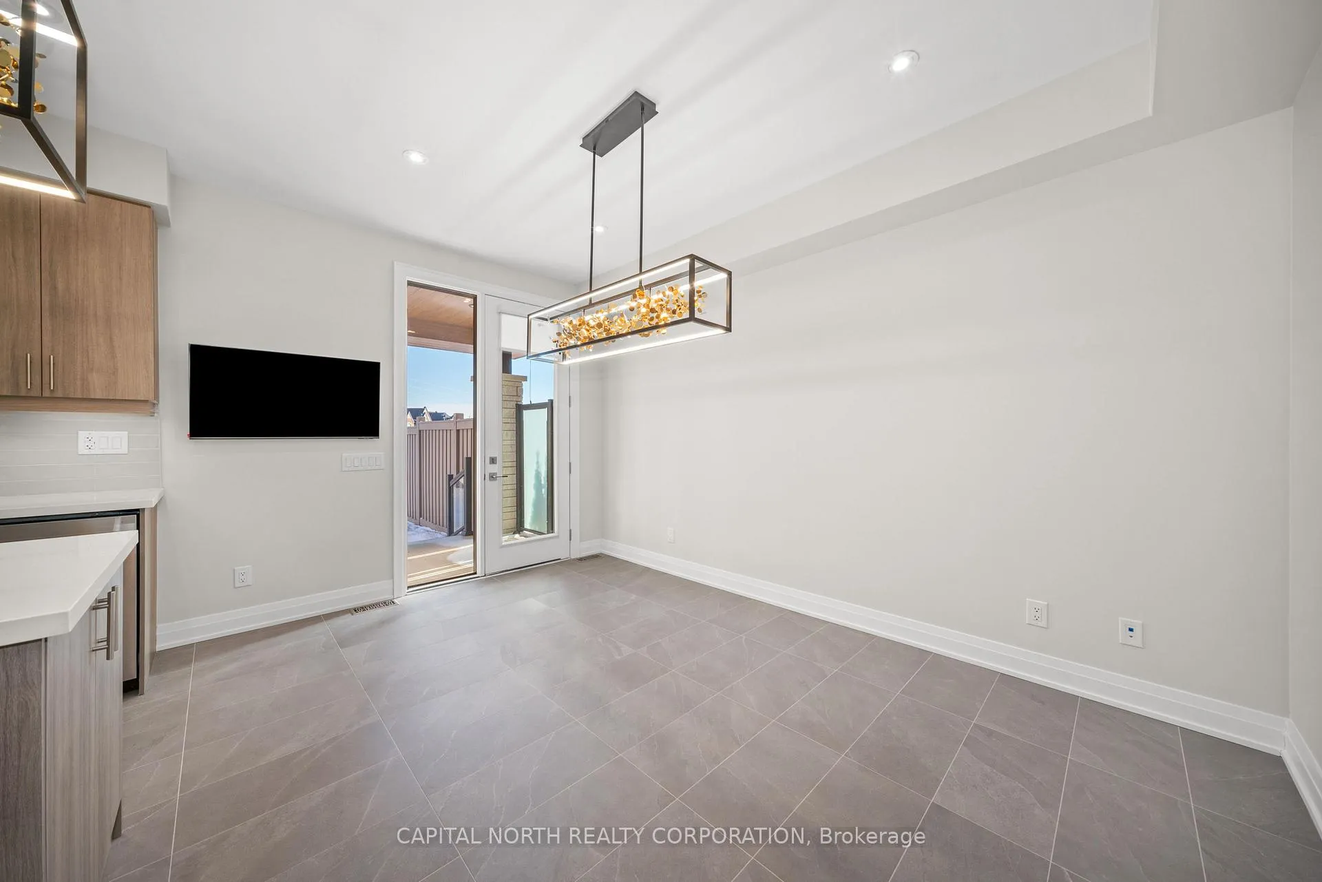 Photo 9 of 152 Adario Crescent, Vaughan, Vellore Village — HOMEH