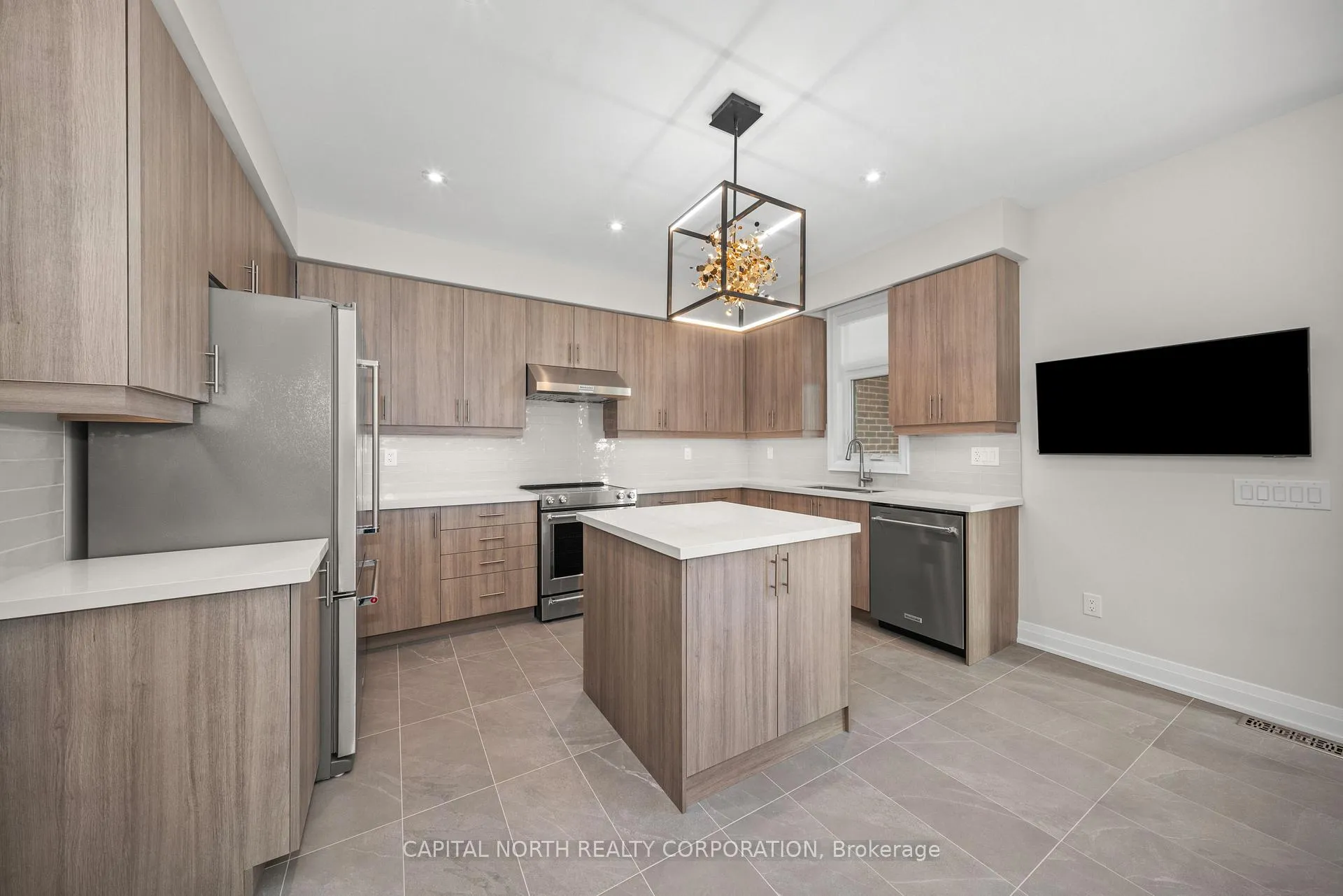 Photo 10 of 152 Adario Crescent, Vaughan, Vellore Village — HOMEH