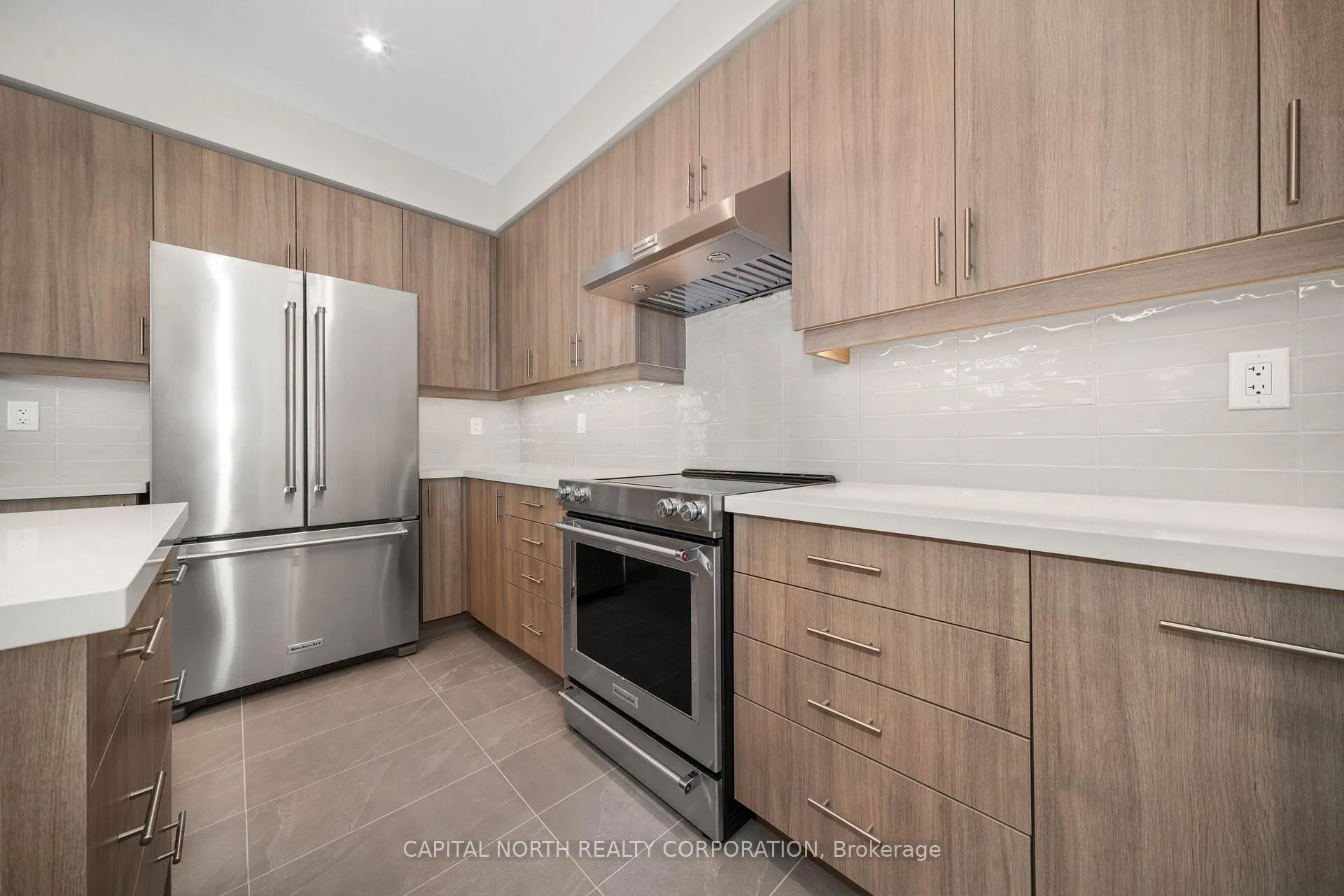 Photo 12 of 152 Adario Crescent, Vaughan, Vellore Village — HOMEH