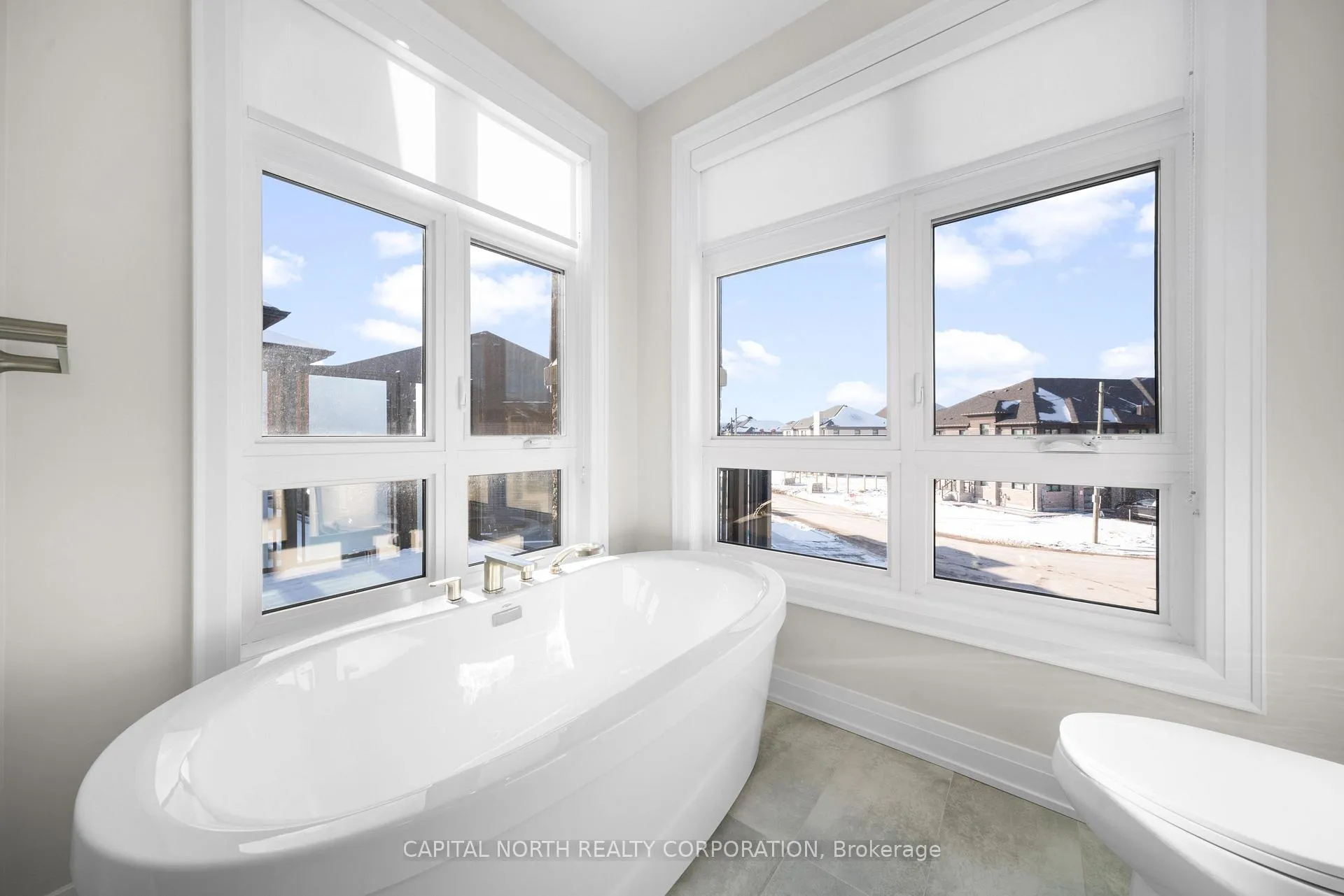 Photo 24 of 152 Adario Crescent, Vaughan, Vellore Village — HOMEH