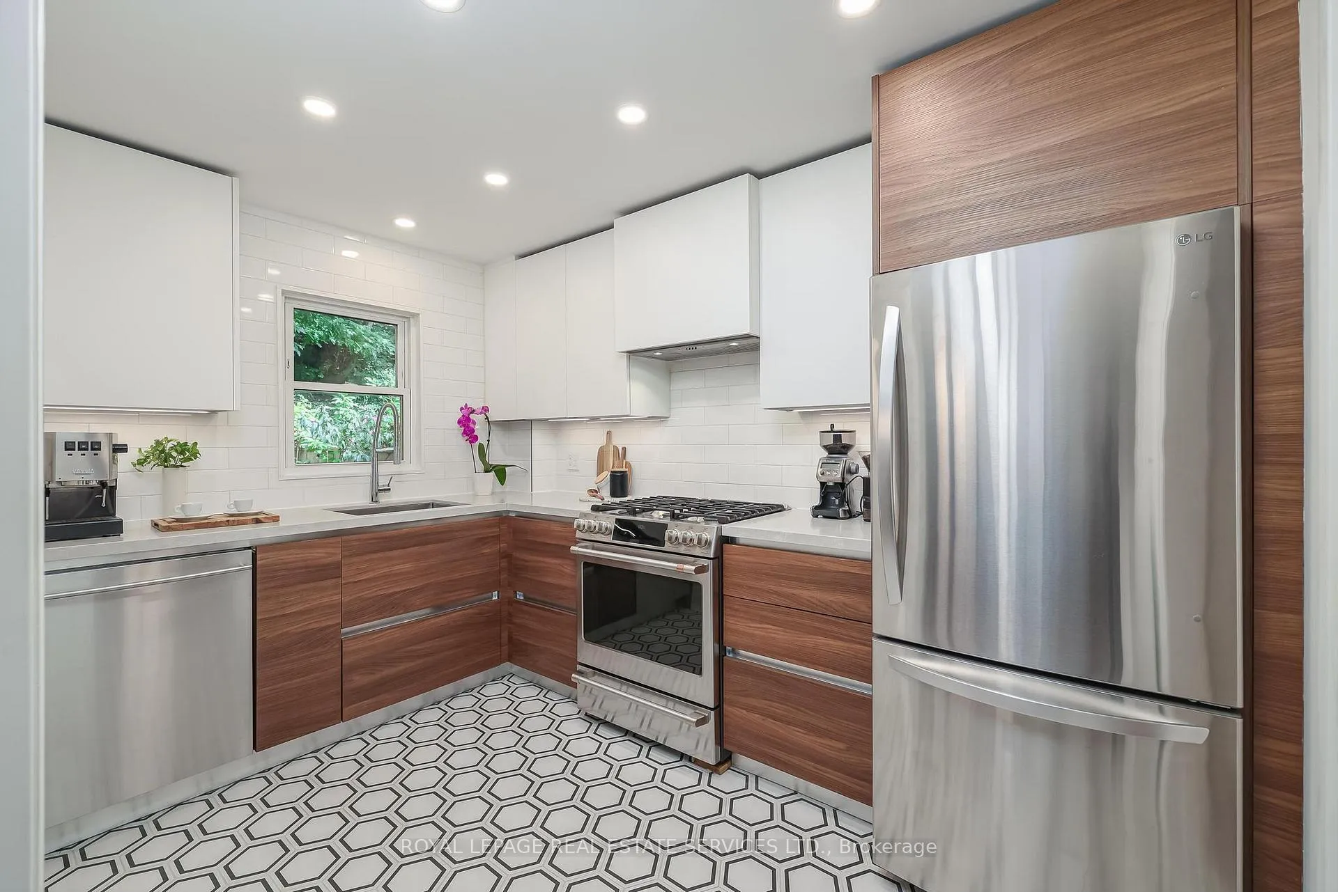 Photo 9 of 618 Davenport Road, Toronto, Casa Loma — HOMEH