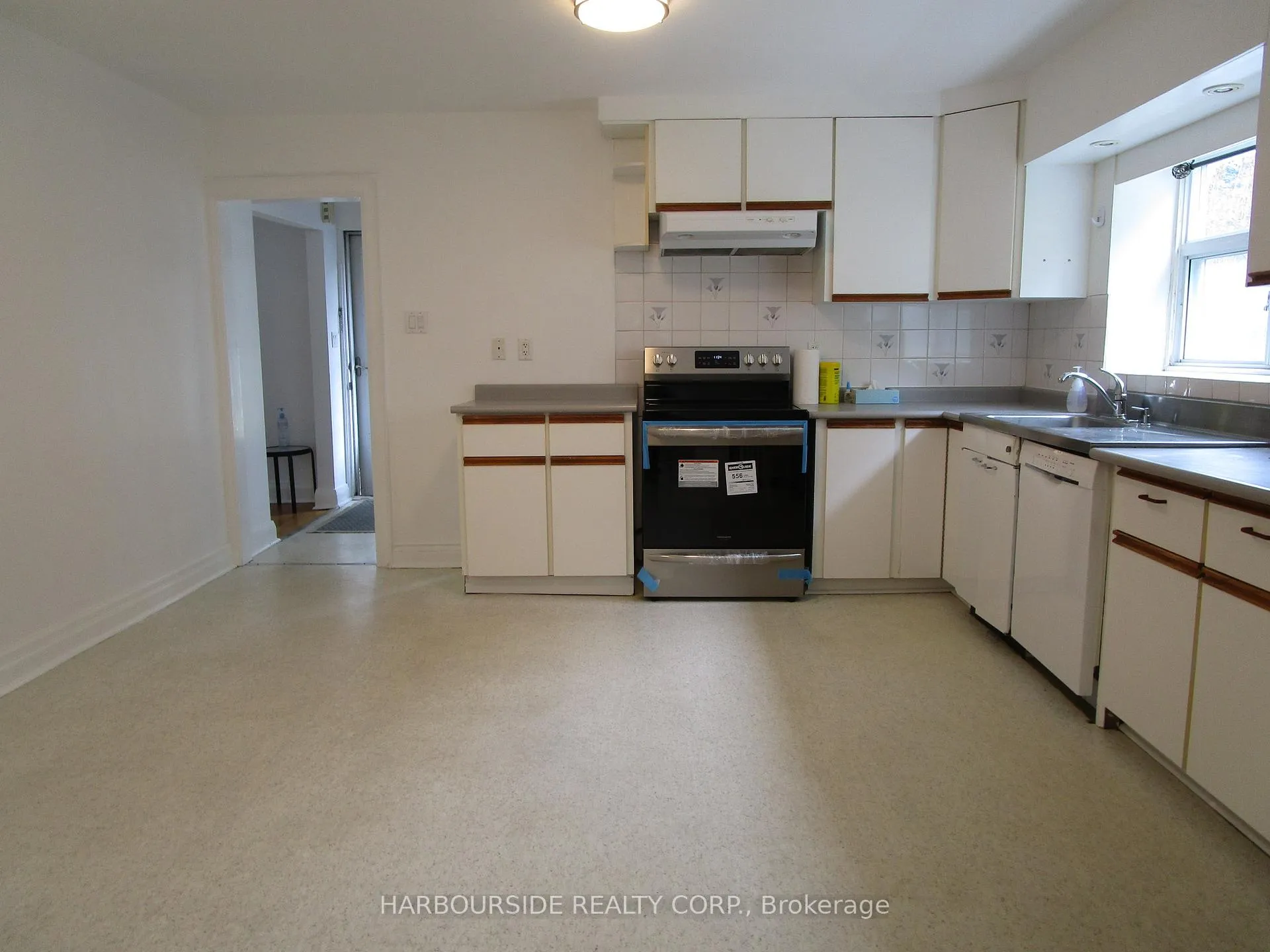 Photo 3 of 184 Hopedale Avenue, Toronto, East York — HOMEH