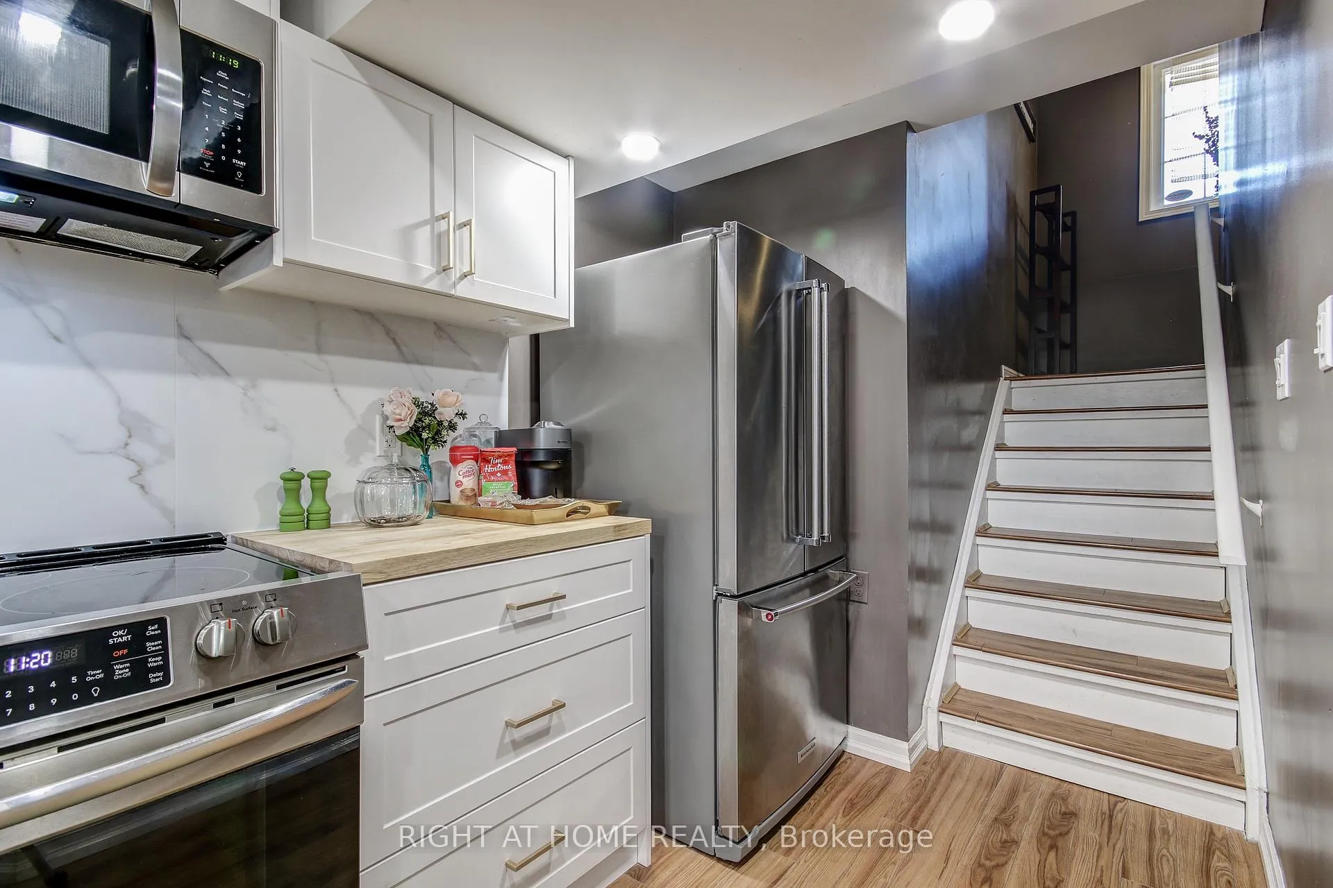 Photo 3 of 714 Yates Drive, Milton, Coates — HOMEH