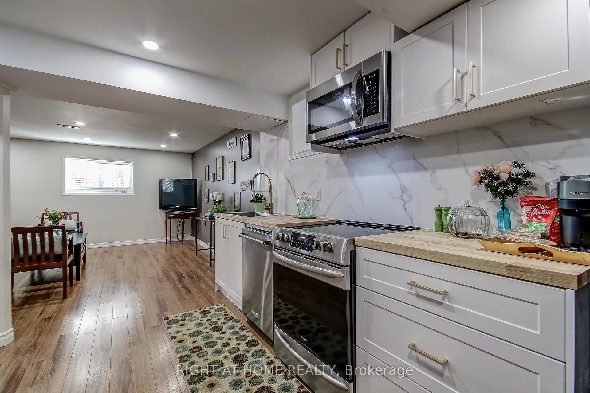 Photo 4 of 714 Yates Drive, Milton, Coates — HOMEH