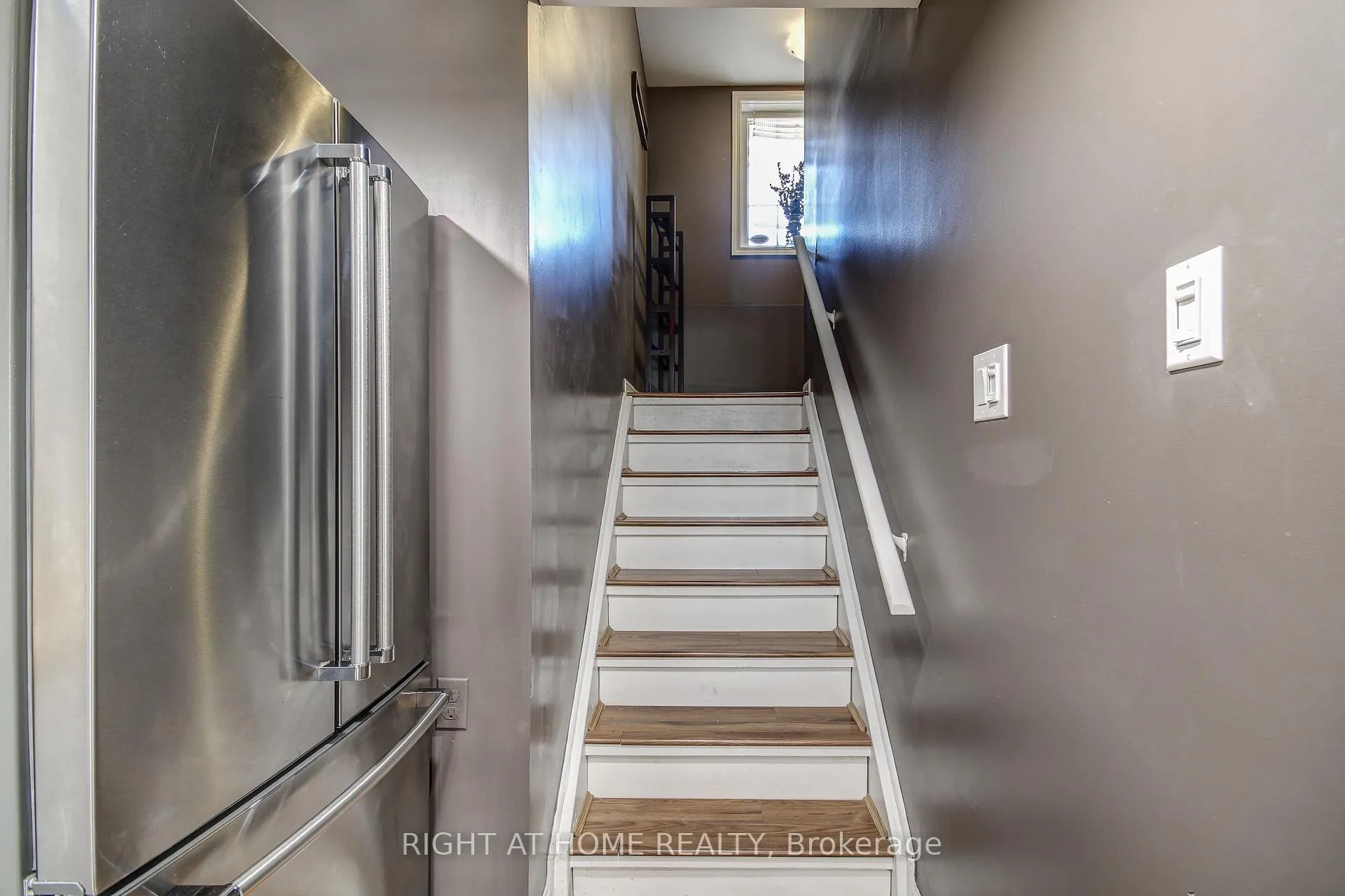 Photo 6 of 714 Yates Drive, Milton, Coates — HOMEH