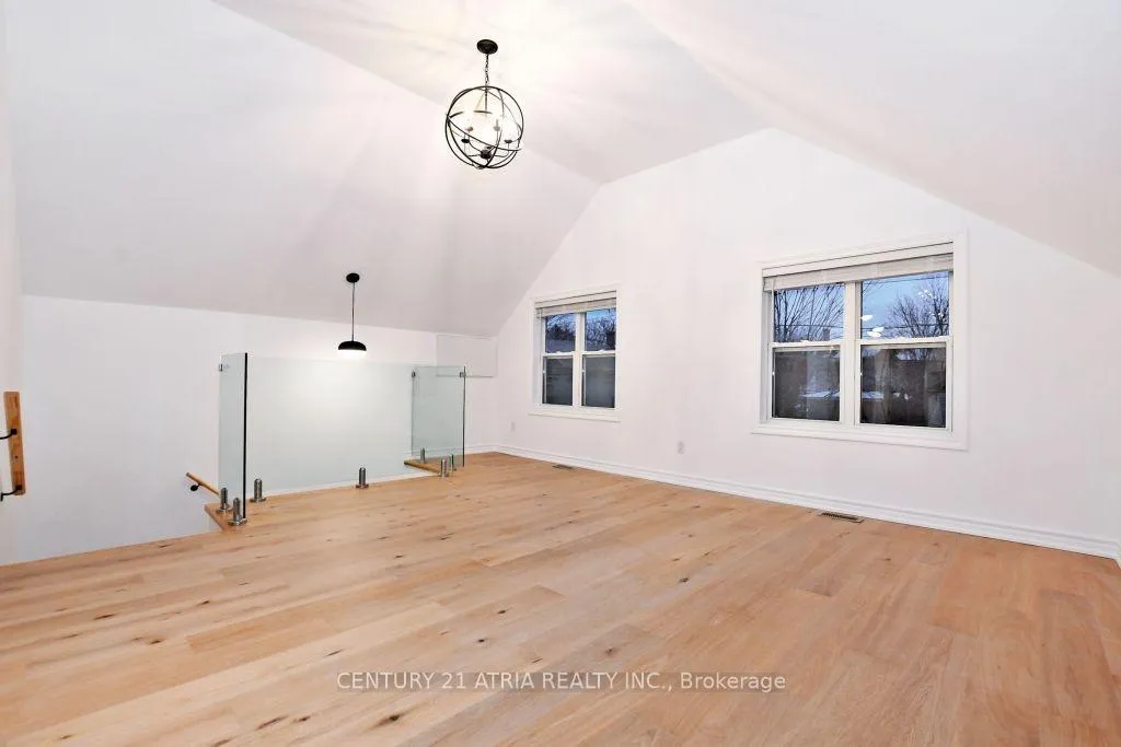 Photo 5 of Unit Upper, 72 Centre Street, Aurora, Aurora Village — HOMEH