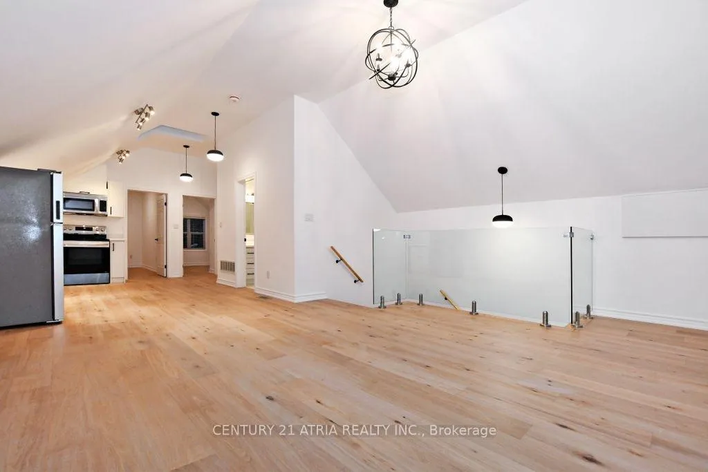 Photo 6 of Unit Upper, 72 Centre Street, Aurora, Aurora Village — HOMEH